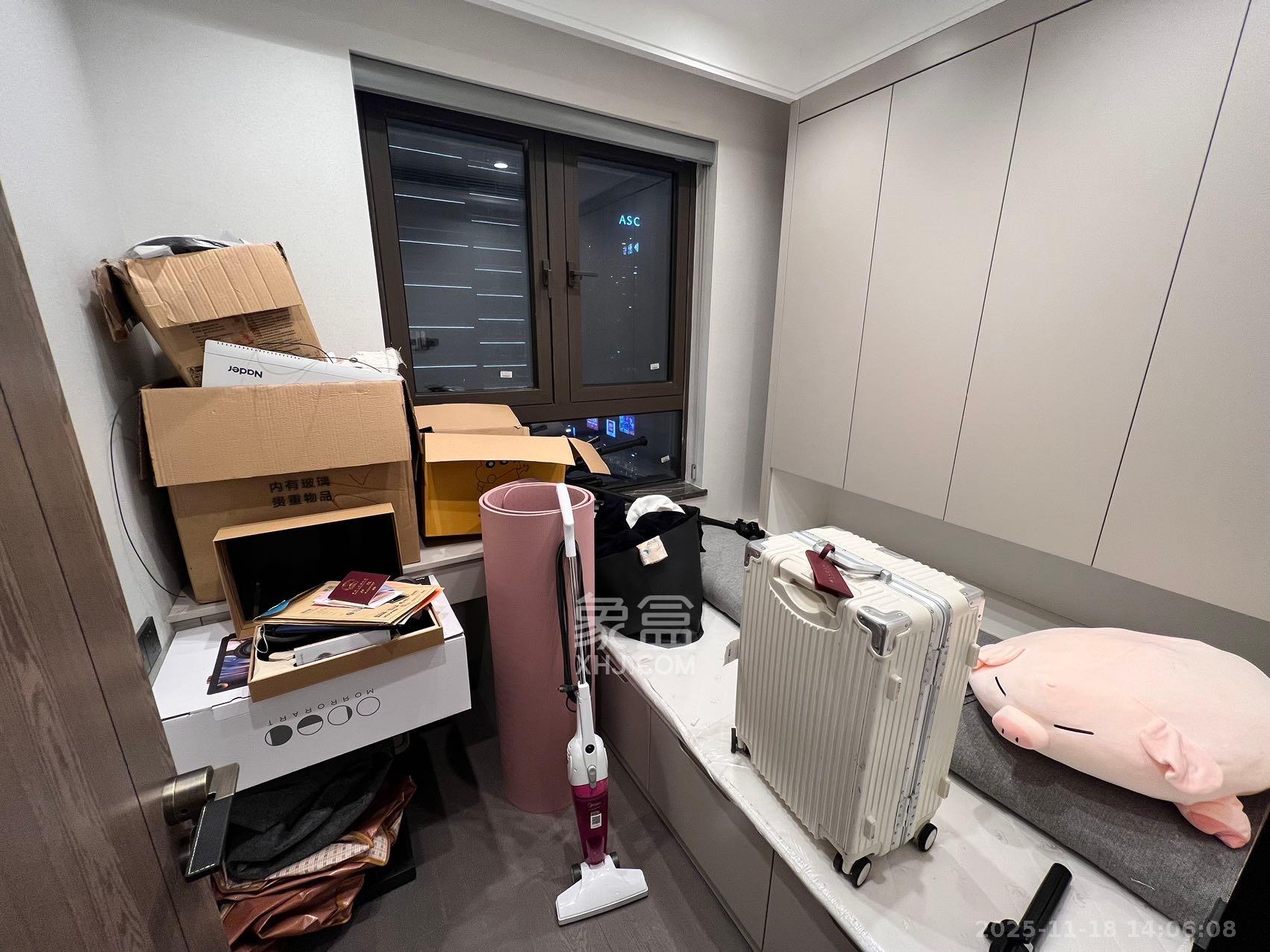 龙湖铂金中心(龙湖春江郦城) 3室2厅2卫 8800.0元/月 龙湖铂金中心(龙湖春江郦城) 3室2厅2卫 8800.0元/月室内图