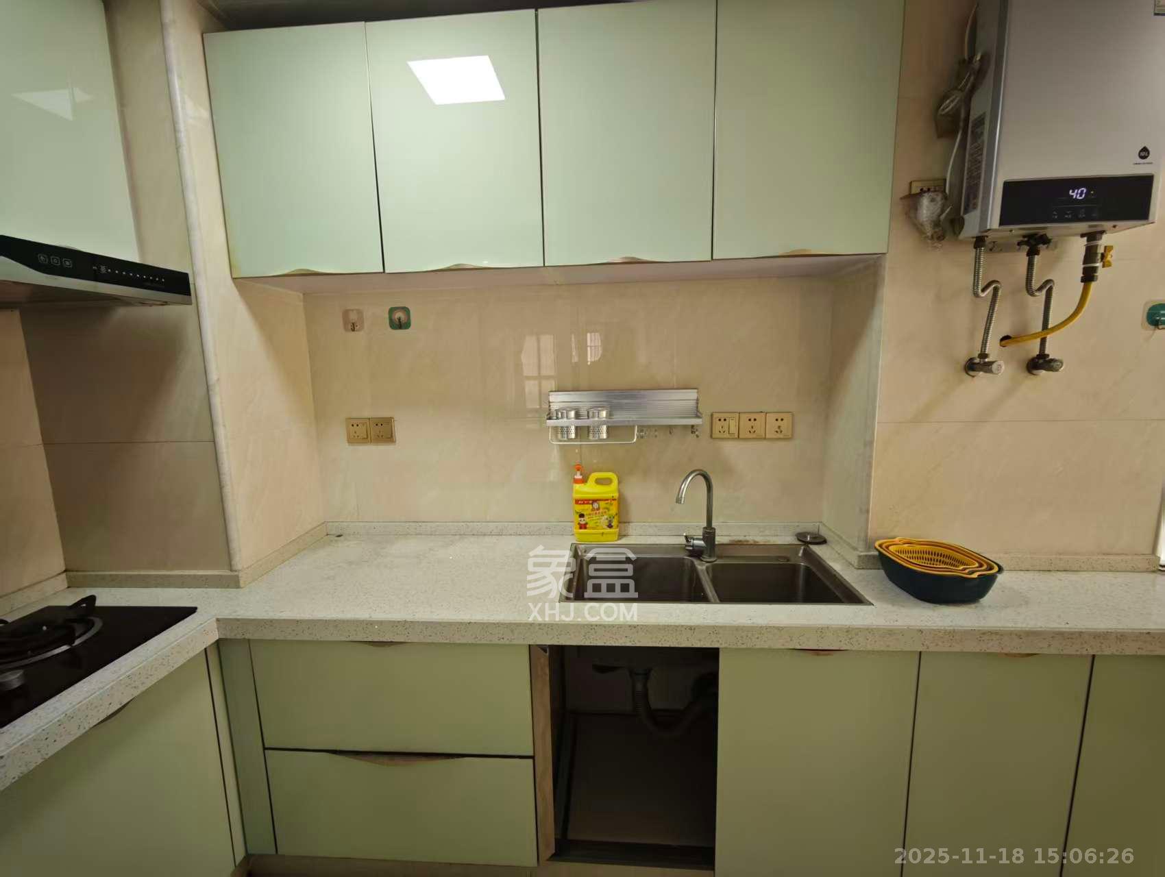 天麓尚层  2室2厅1卫    1800.0元/月