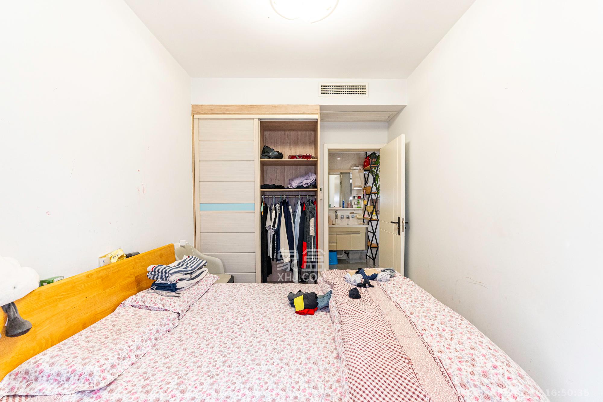 东方美地  3室2厅1卫    66.8万卧室