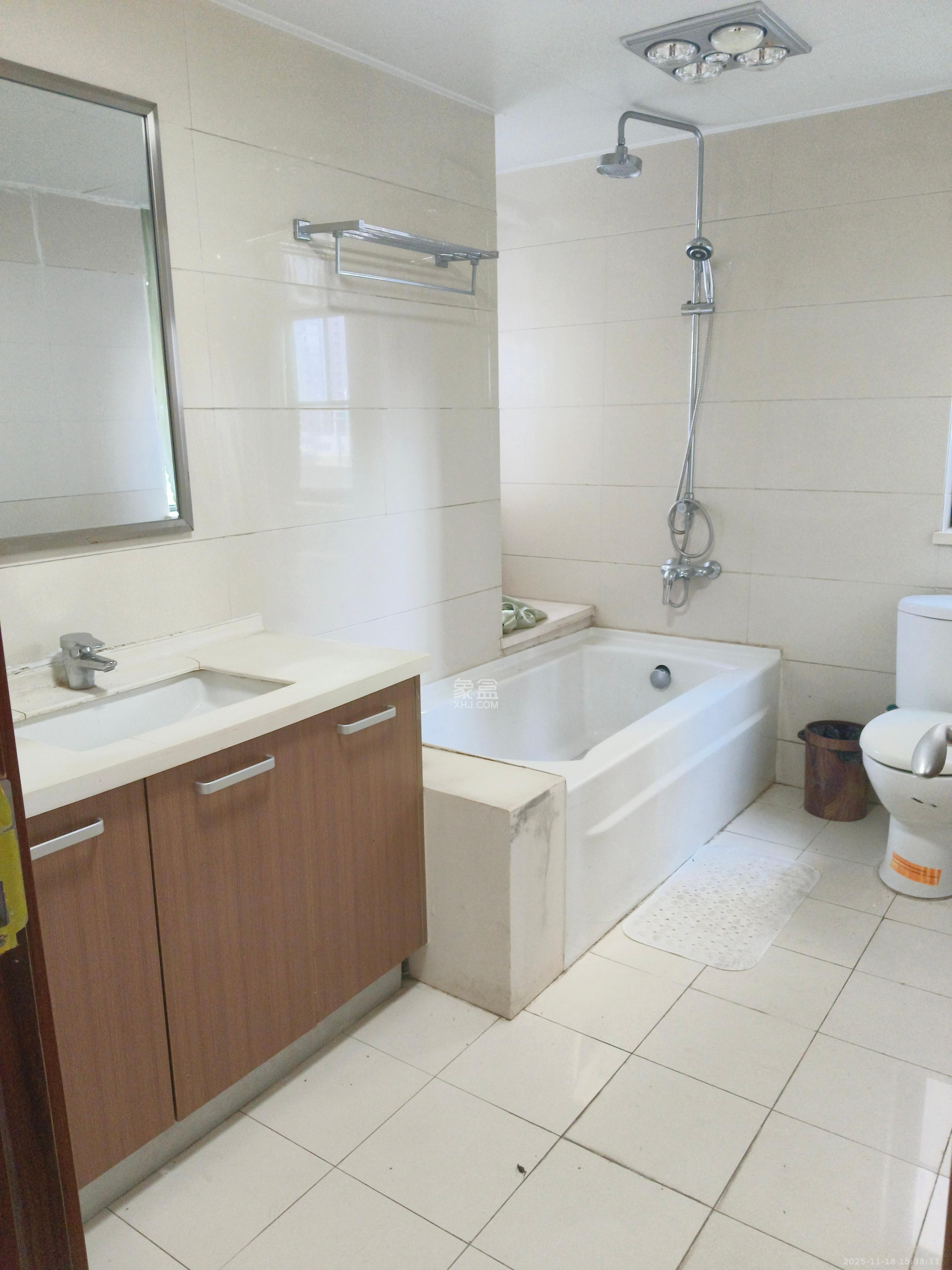 藏珑湖上国际花园 4室2厅2卫 3000.0元/月 藏珑湖上国际花园 4室2厅2卫 3000.0元/月室内图