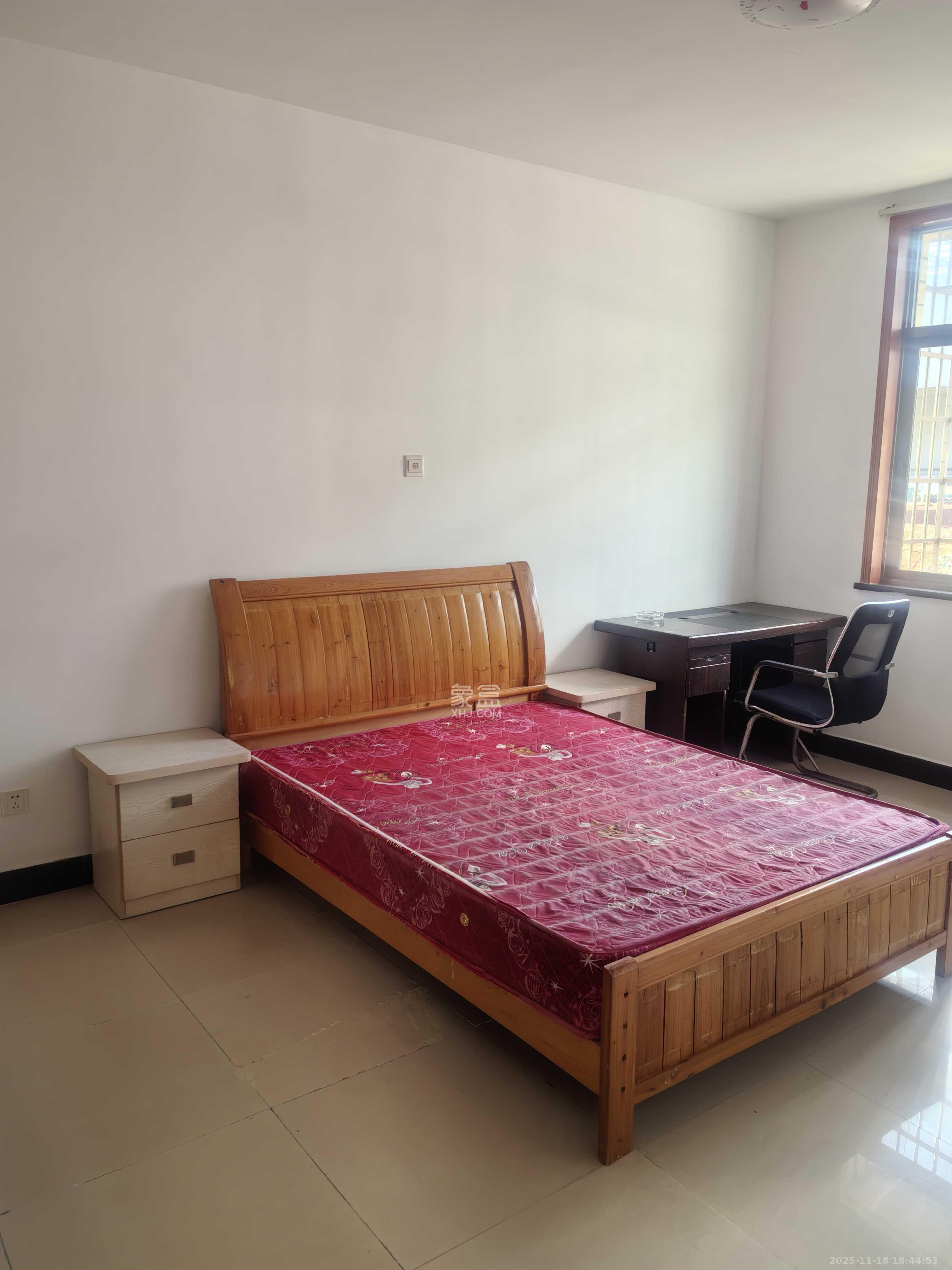 城西安置小区  3室2厅2卫    1500.0元/月室内图