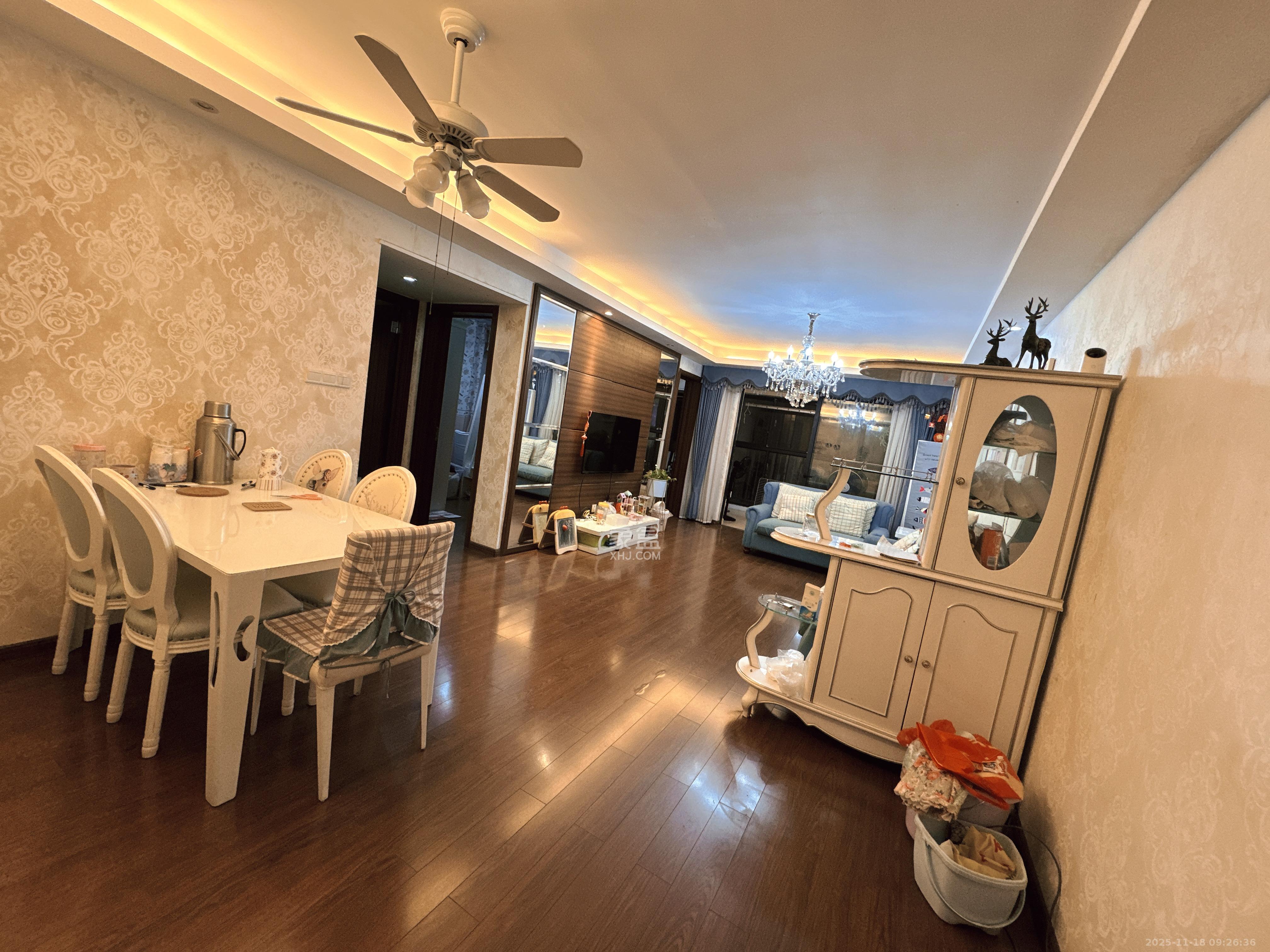 万科城 3室2厅1卫 2700.0元/月 万科城 3室2厅1卫 2700.0元/月室内图