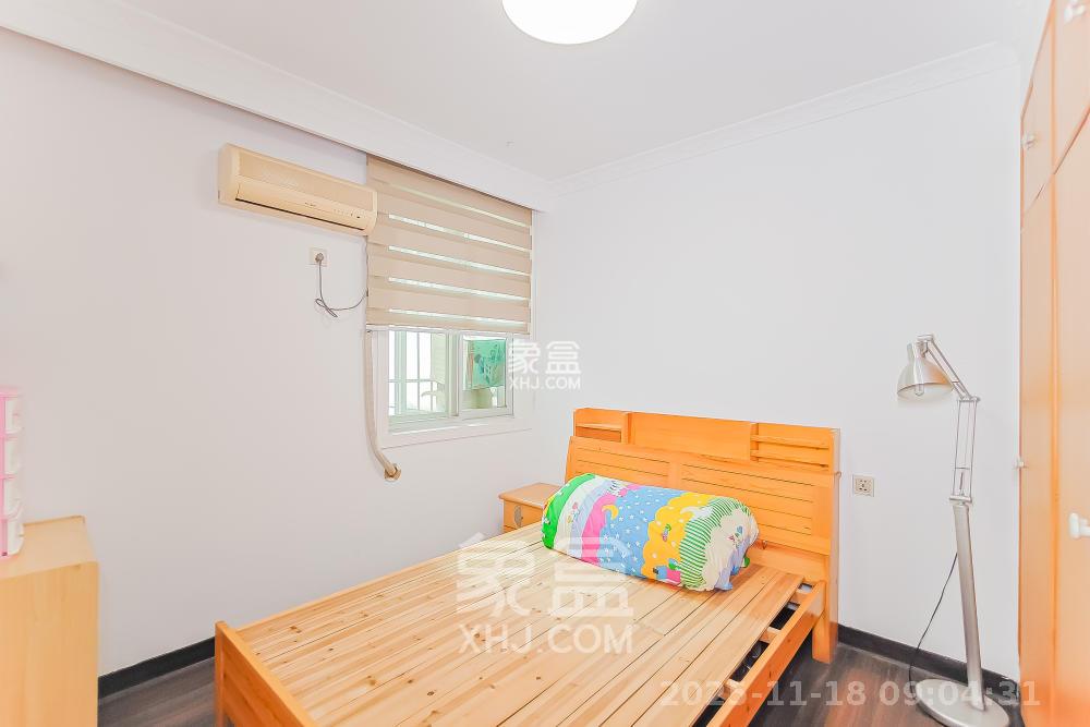 南建公寓  3室2厅2卫    2000.0元/月室内图