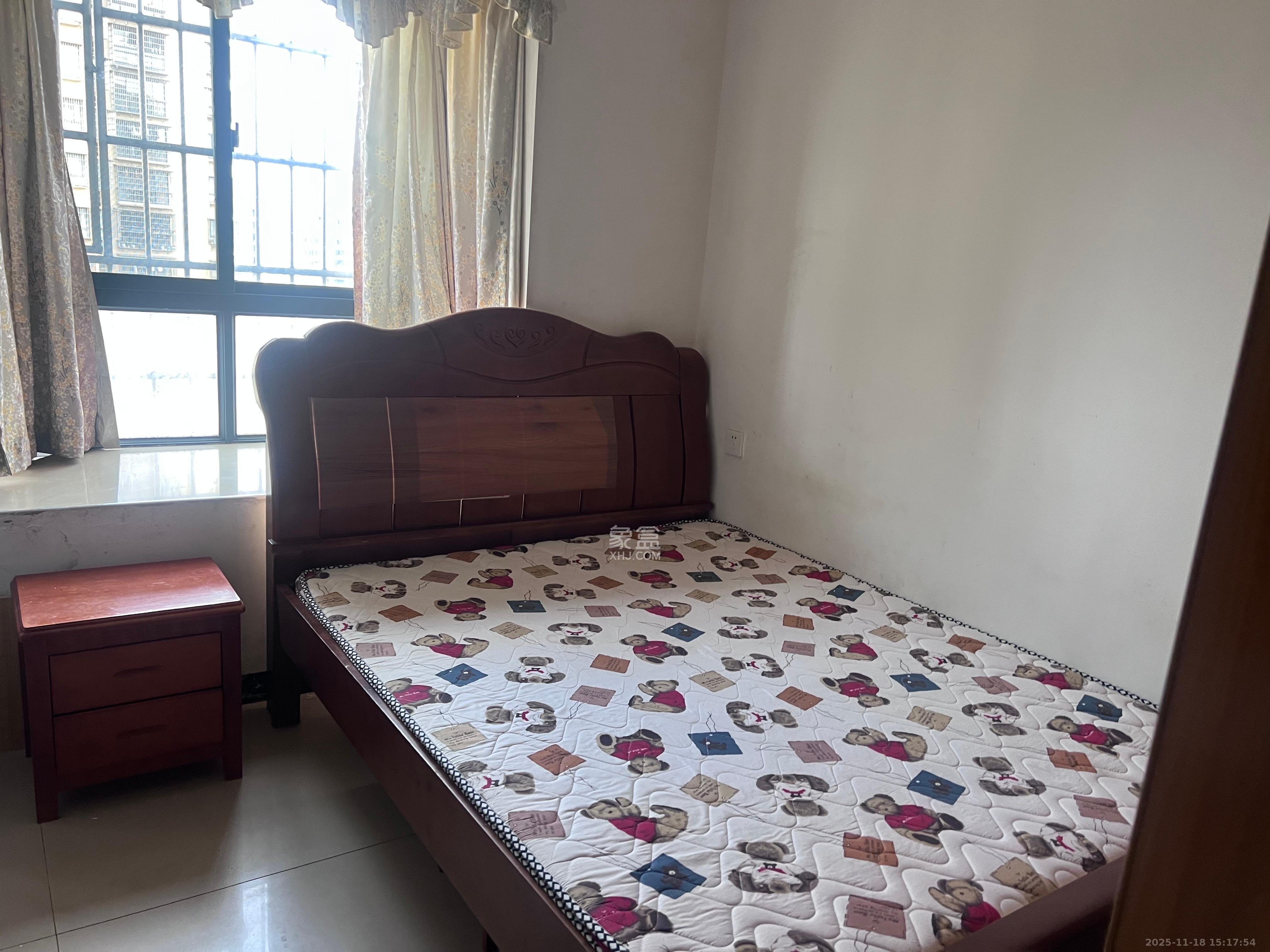 岳鞍阁小区  1室1厅1卫    1000.0元/月室内图