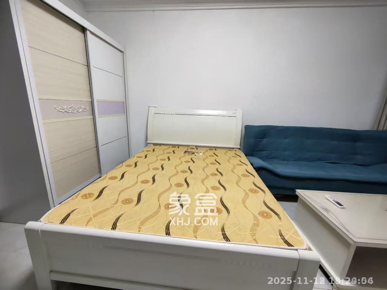 蓝光雍锦阁  1室1厅1卫    1200.0元/月