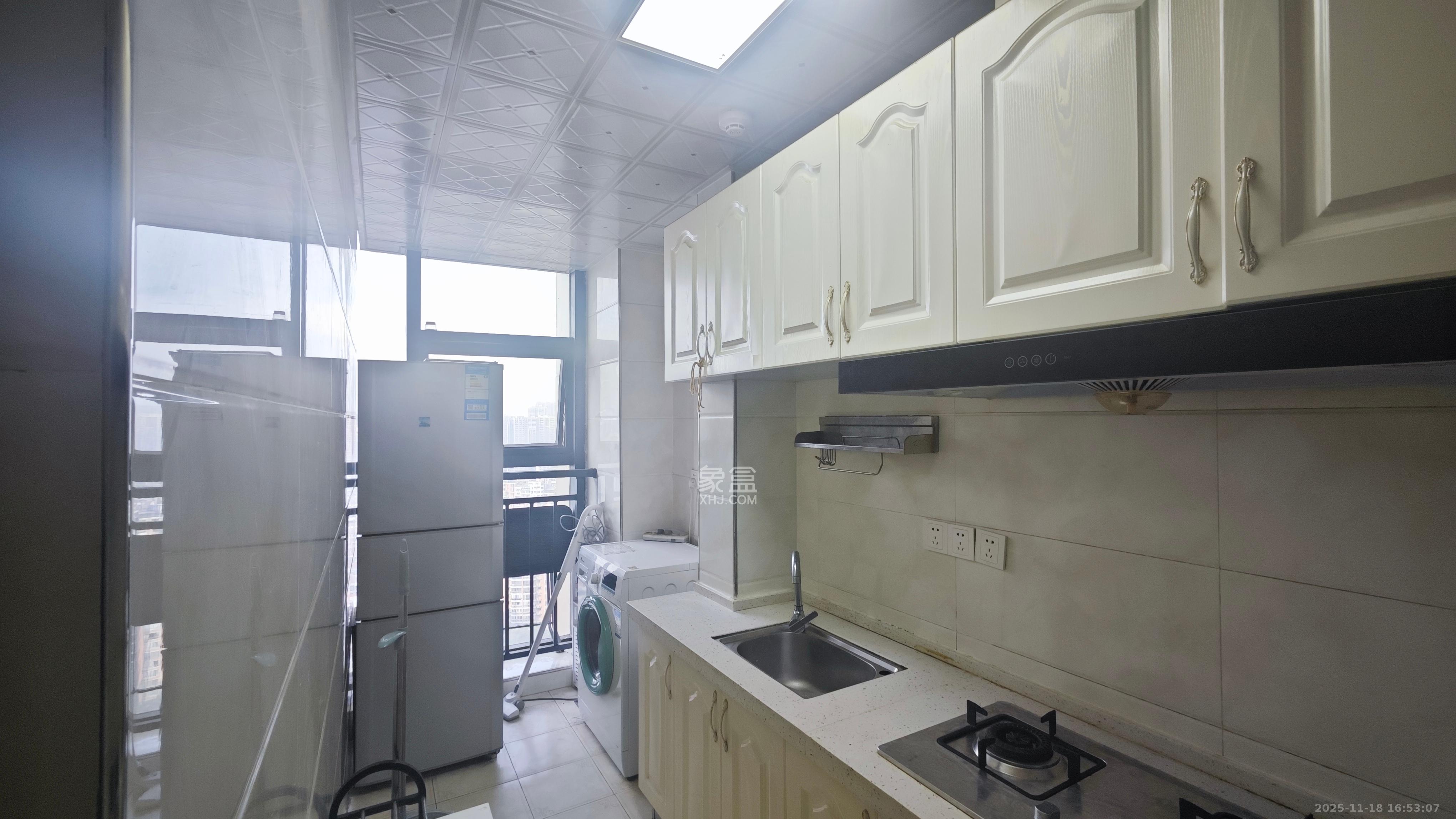 万坤图财富广场  1室1厅1卫    1800.0元/月室内图