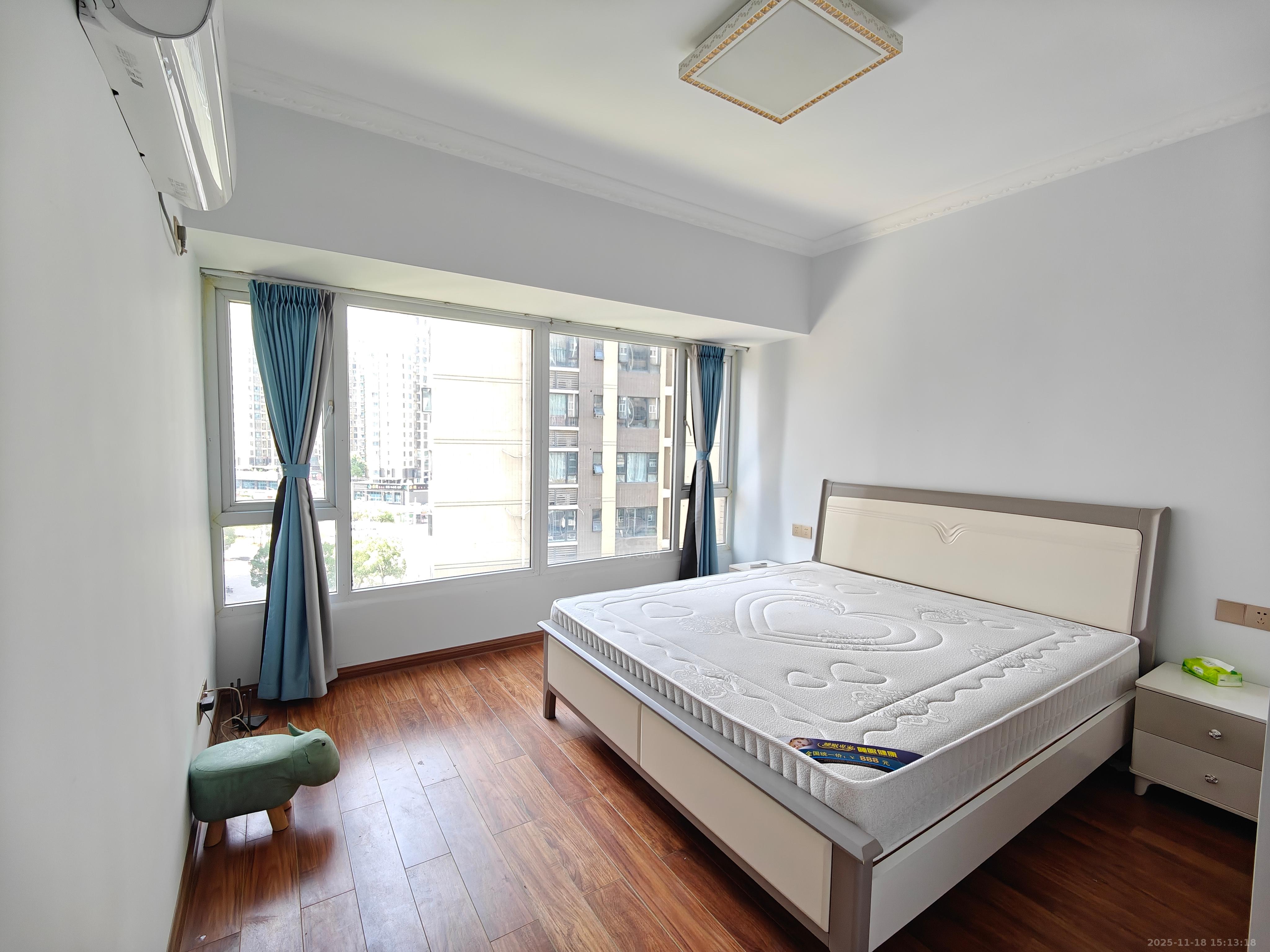 美的城四期  3室2厅2卫    2000.0元/月室内图