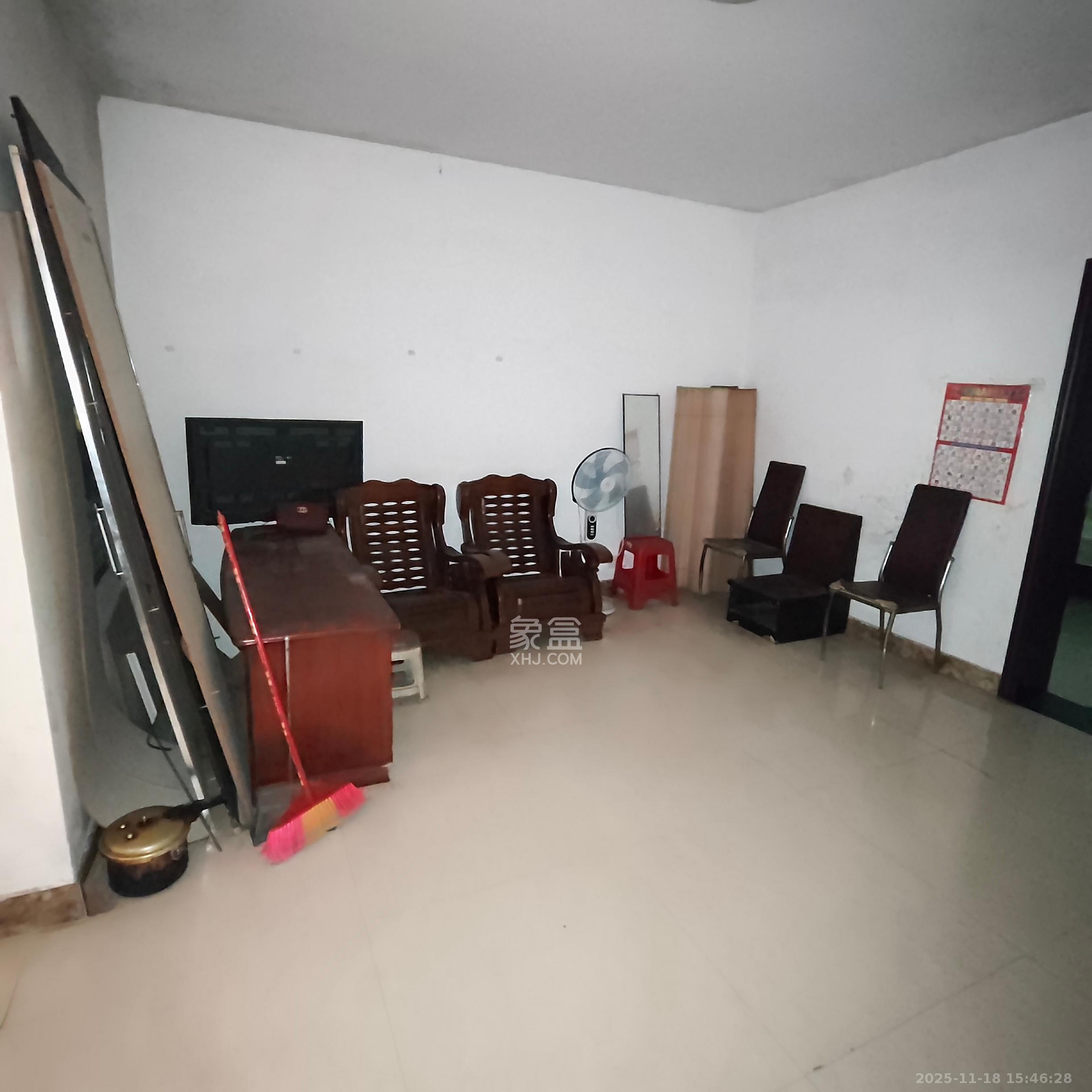 中南汽车世界  2室2厅1卫    1200.0元/月