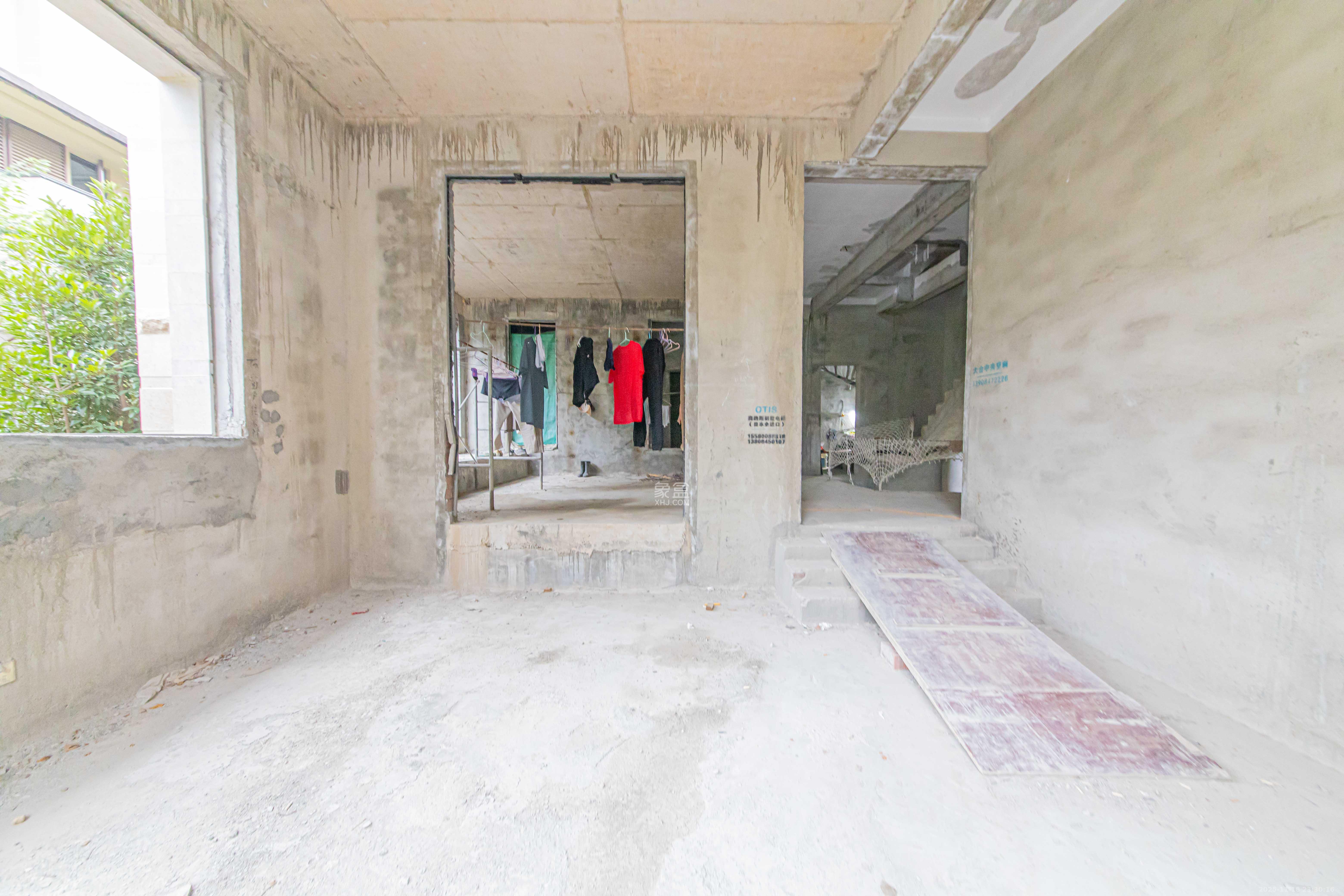 北辰中央公园A区  5室2厅3卫    480.0万客厅