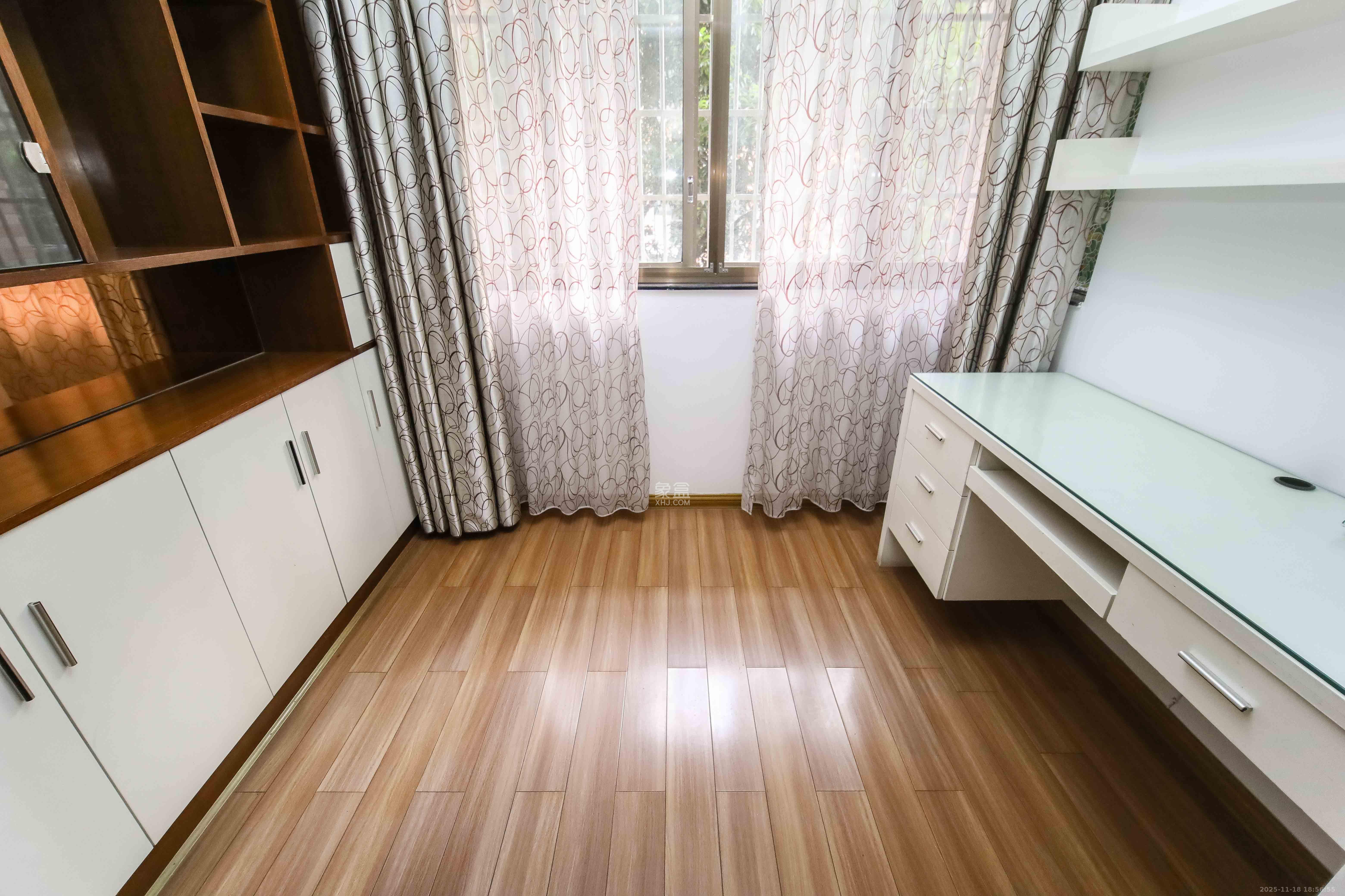 芙蓉公寓 4室2厅2卫 147.0万 芙蓉公寓 4室2厅2卫 147.0万阳台