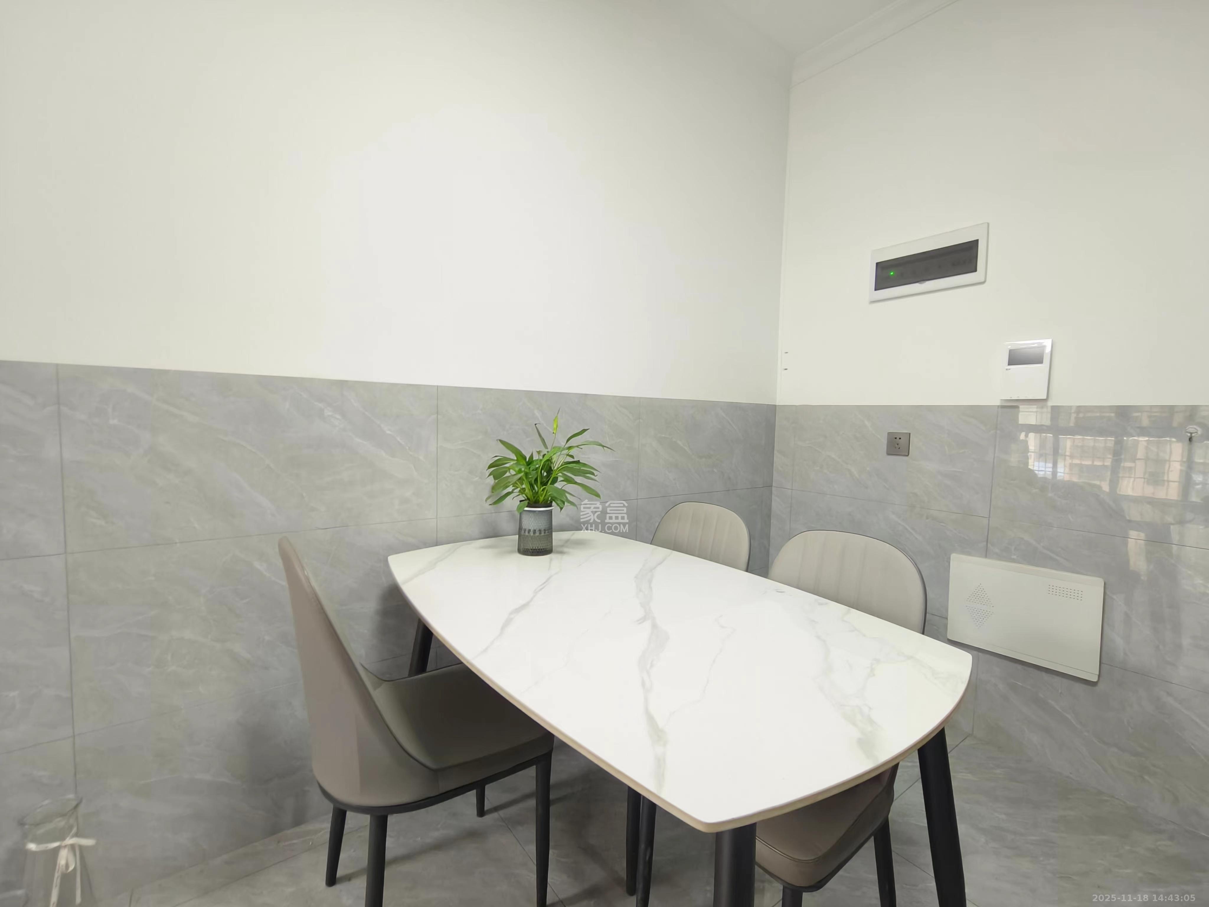 山水新城  2室2厅1卫    2000.0元/月室内图