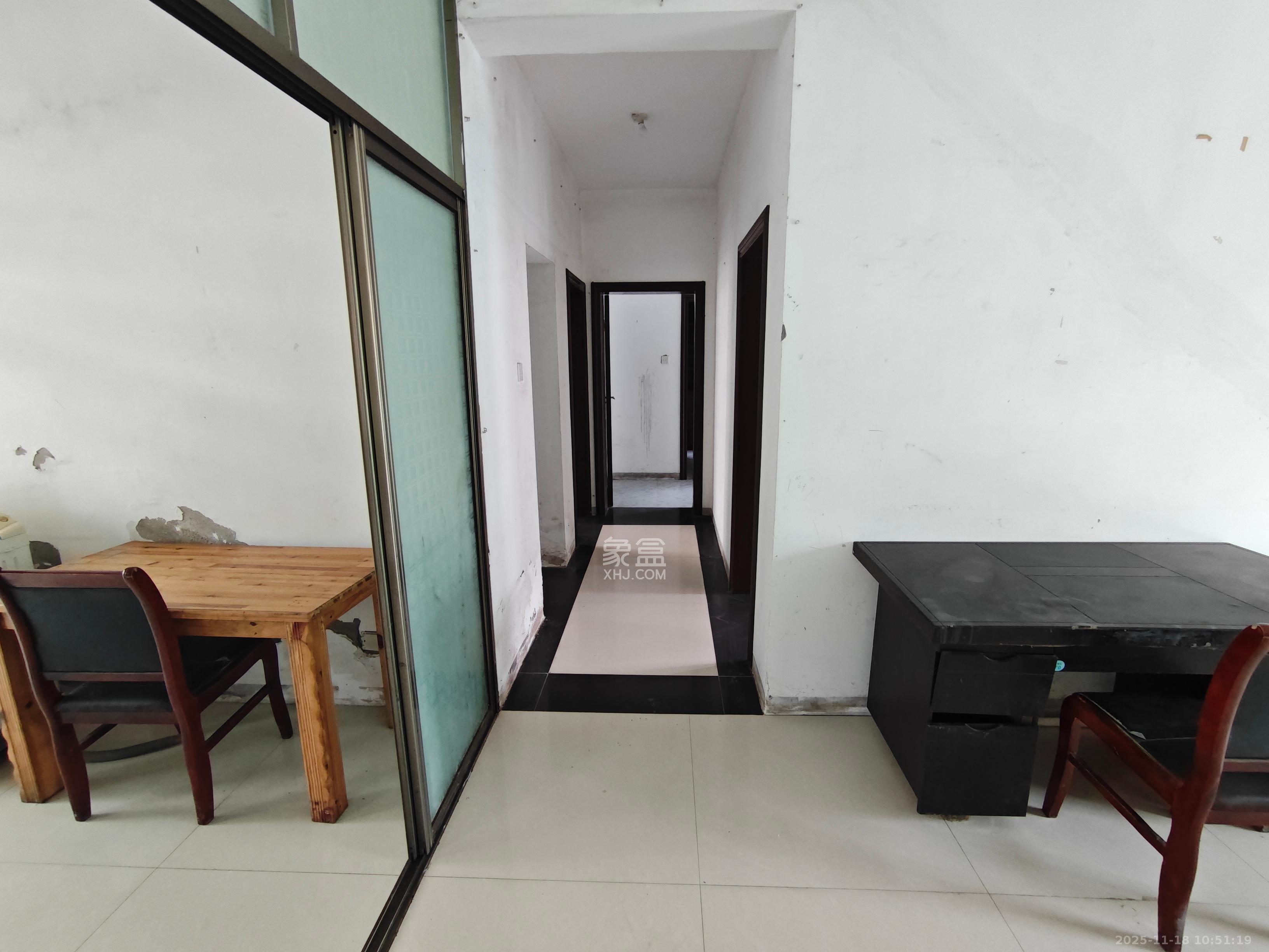 枫华府第 3室2厅2卫 1200.0元/月 枫华府第 3室2厅2卫 1200.0元/月室内图