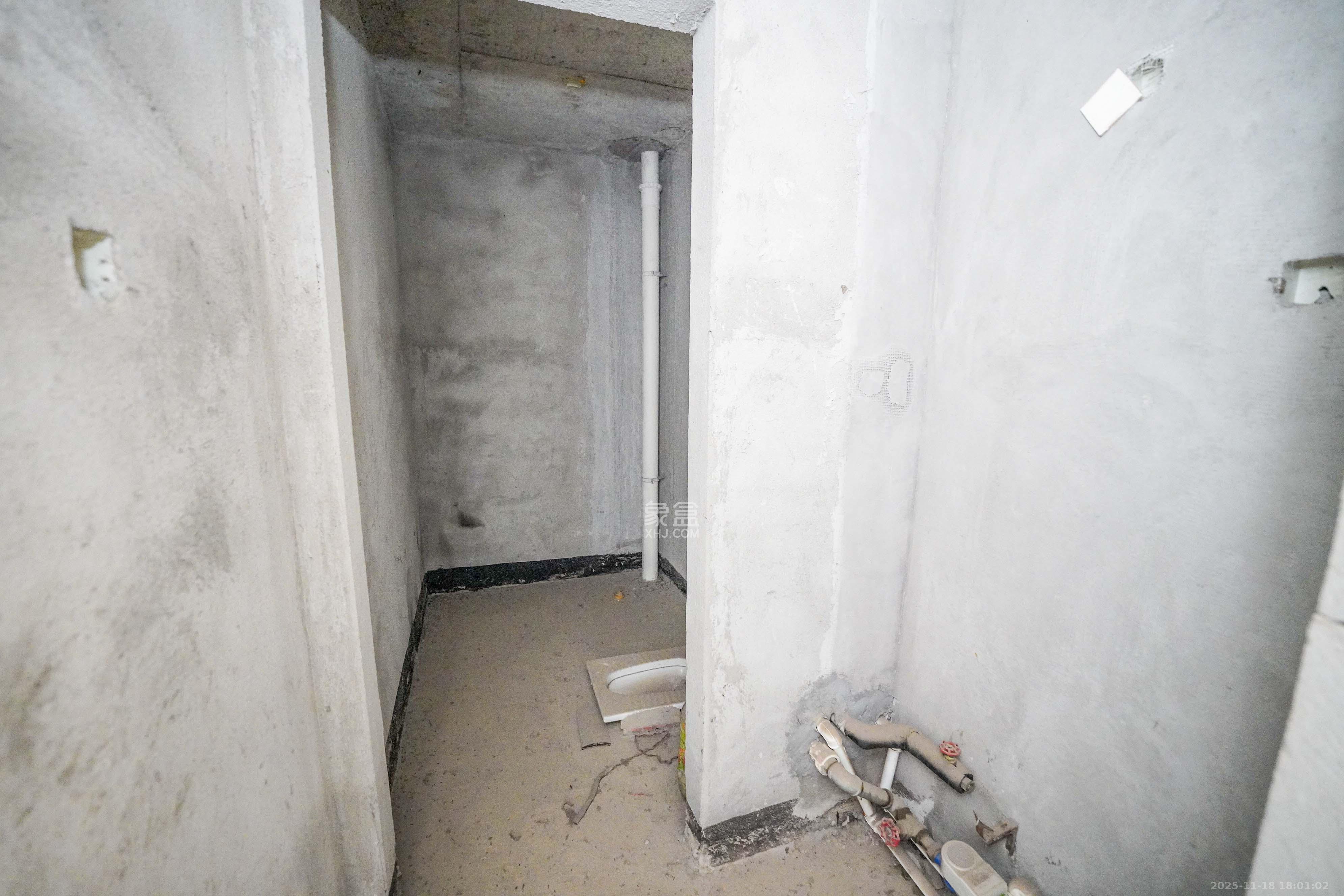 金汇园(鄱馨苑、省国税局单位房) 6室2厅3卫 482.8万 金汇园(鄱馨苑、省国税局单位房) 6室2厅3卫 482.8万卫生间