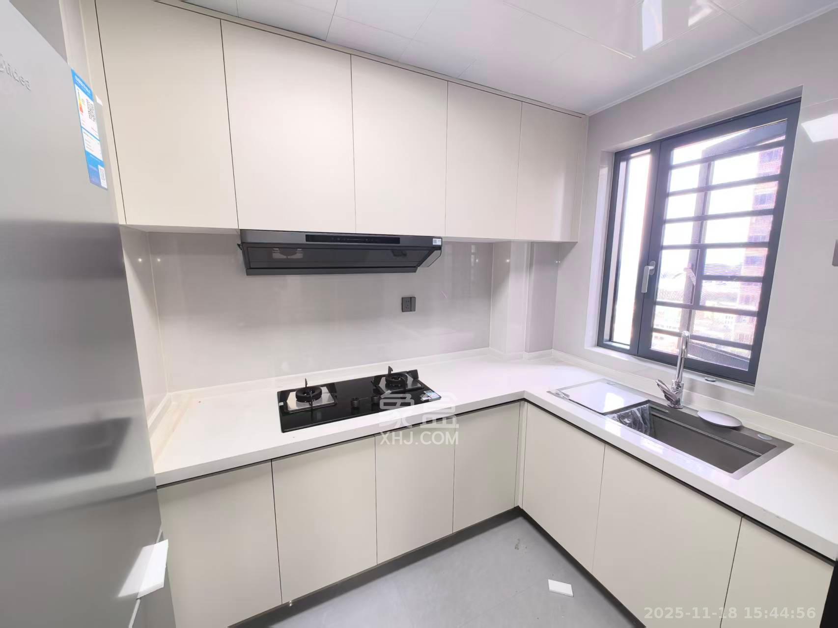 荣盛花语城  4室2厅2卫    2500.0元/月室内图