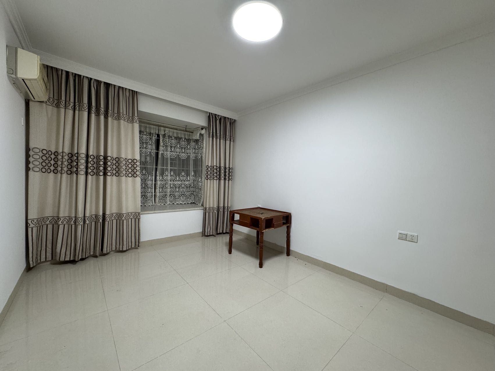 龙洲馨苑  3室2厅2卫    1800.0元/月室内图