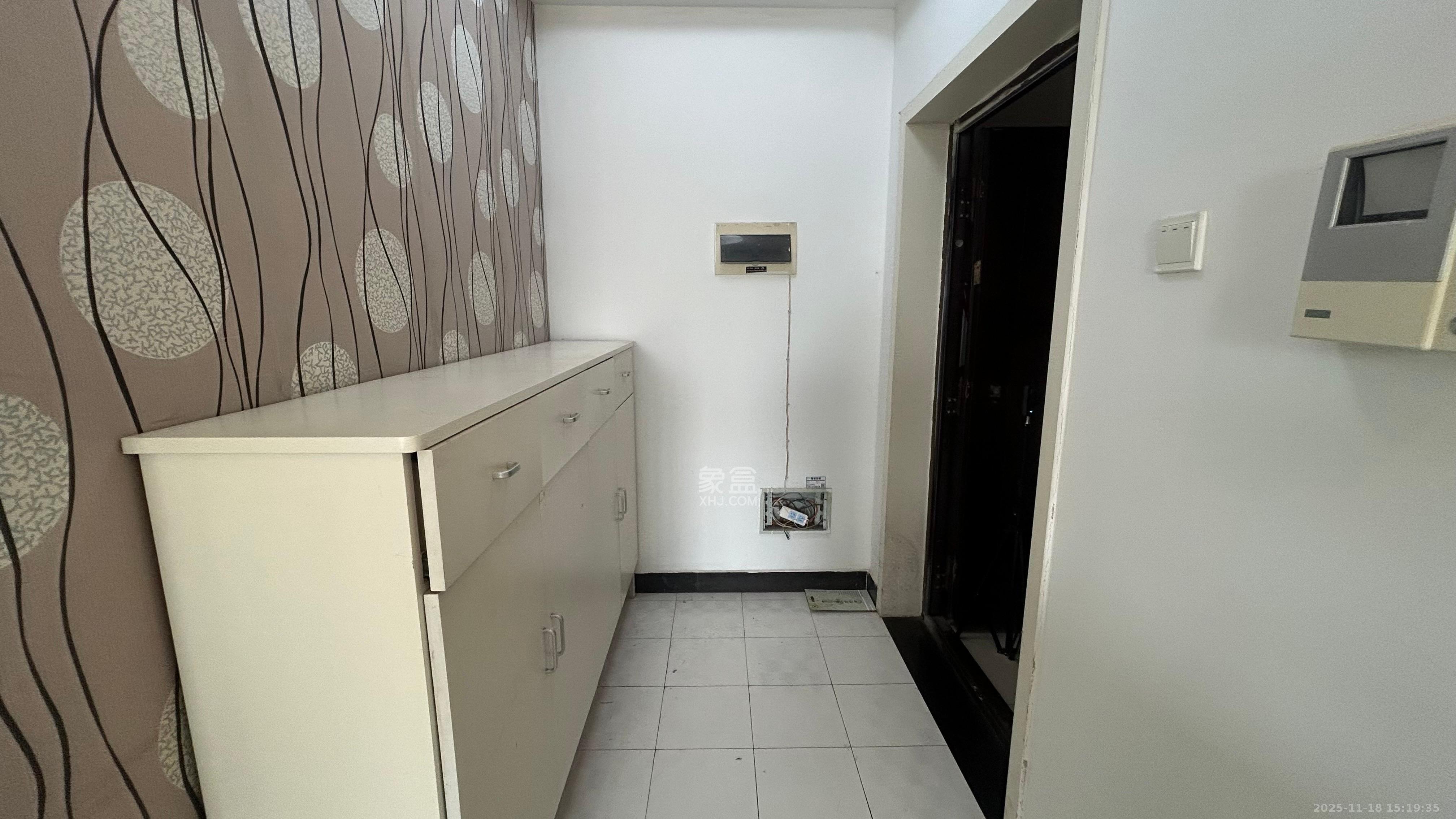 麓谷公馆(涉外国际公馆) 3室1厅1卫 2000.0元/月 麓谷公馆(涉外国际公馆) 3室1厅1卫 2000.0元/月室内图