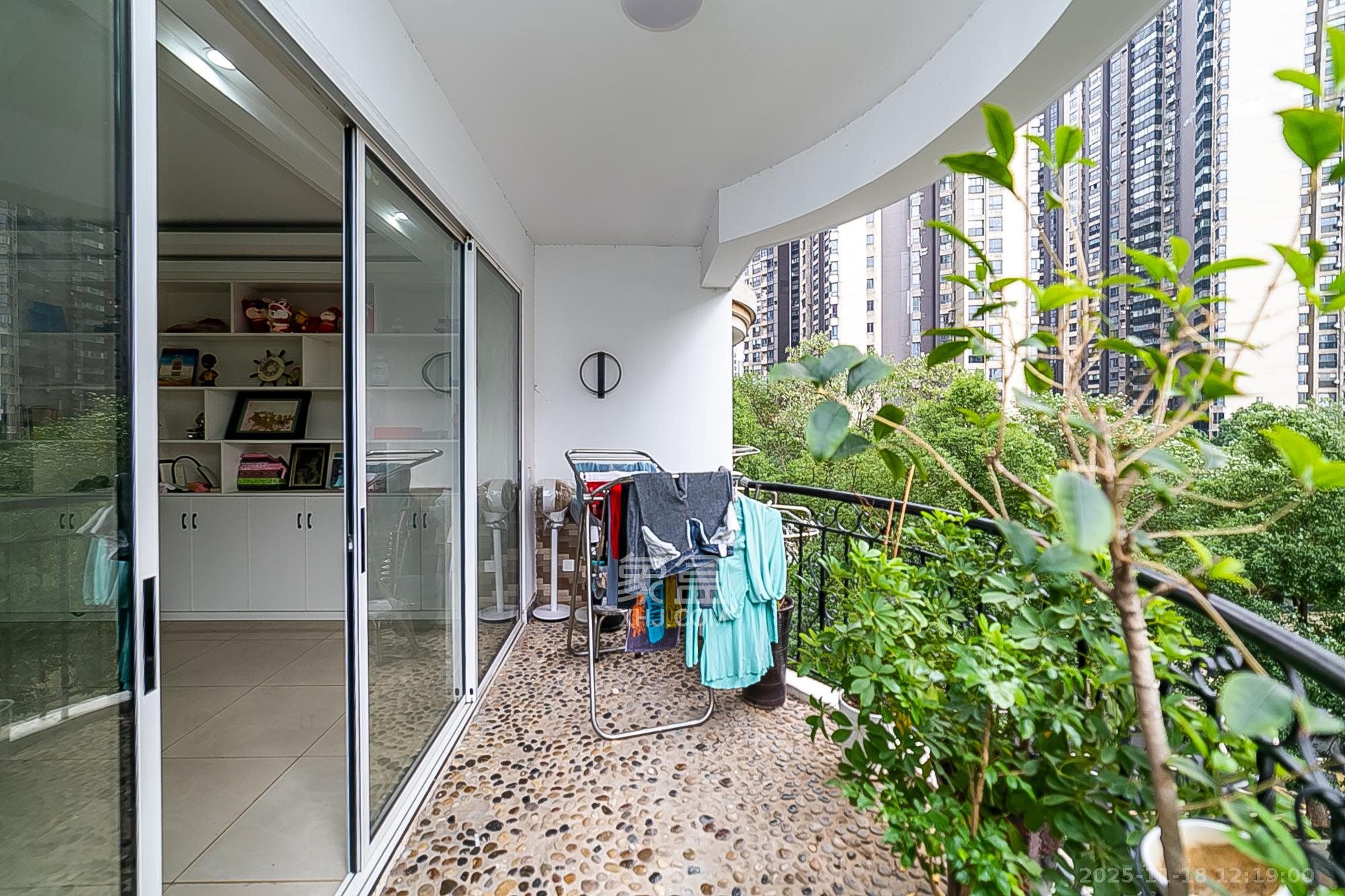 白沙花园 4室2厅2卫 118.0万 白沙花园 4室2厅2卫 118.0万阳台