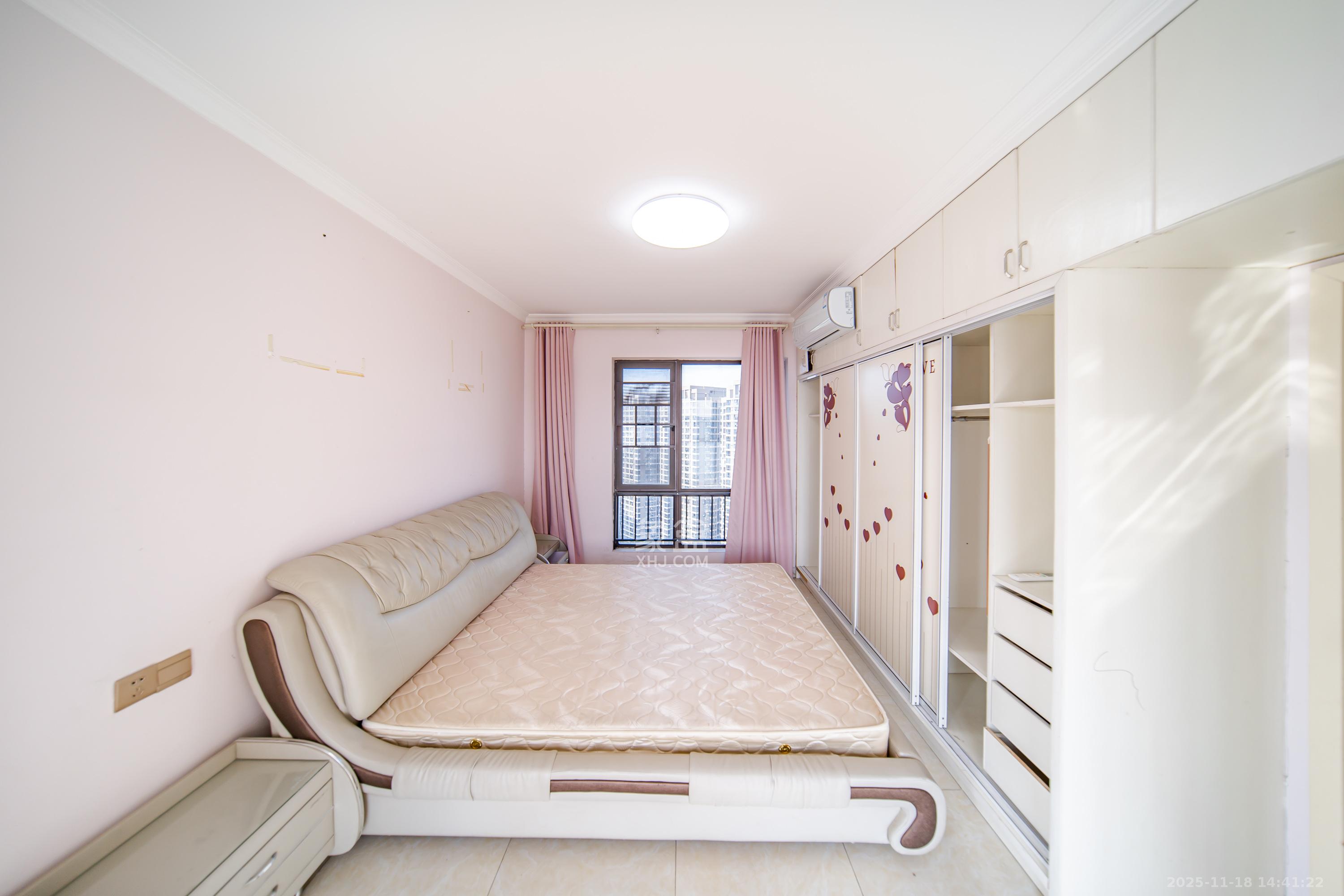 海洋半岛（月珑湾）  3室2厅2卫    108.0万卧室