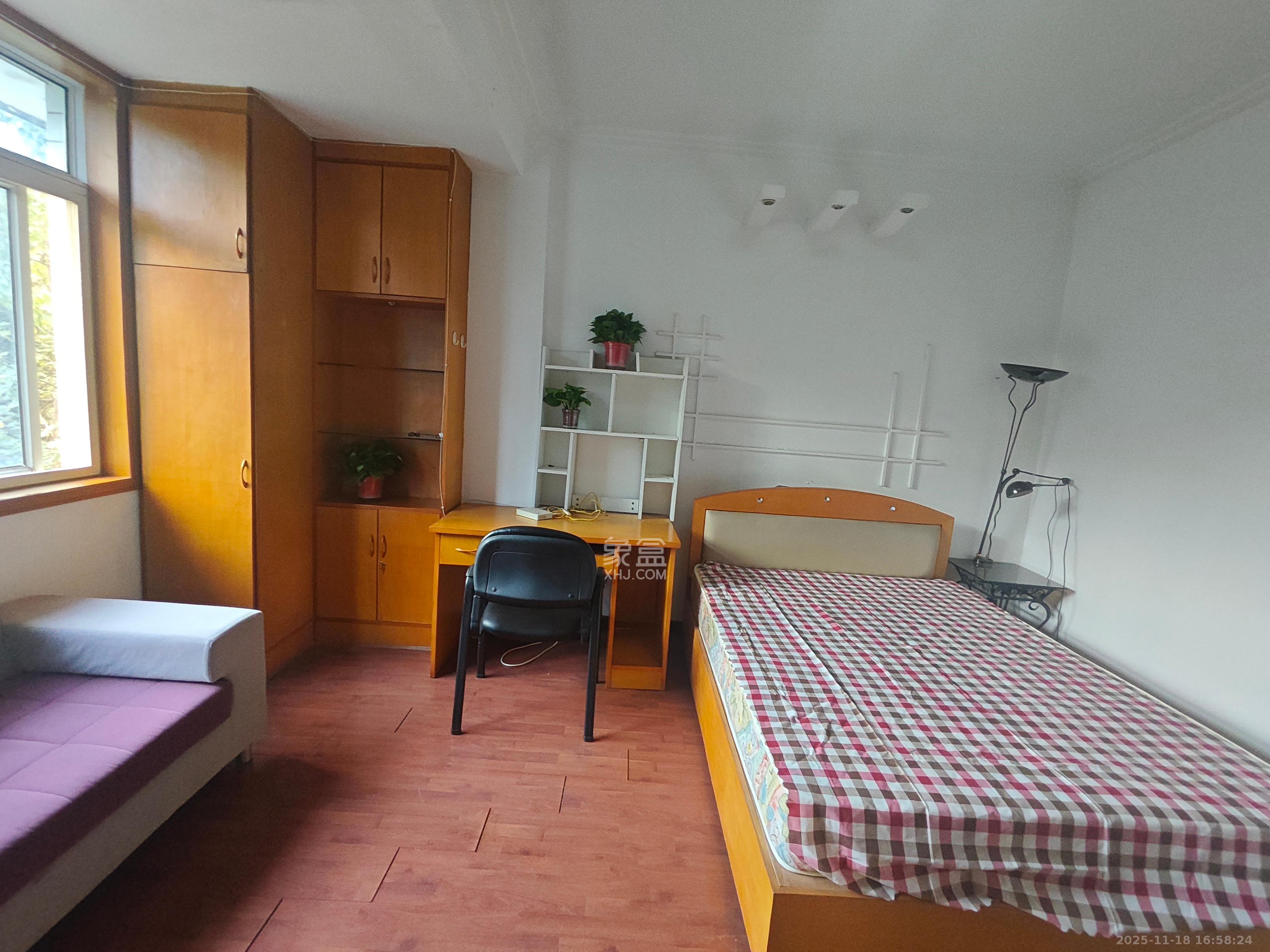 都市E站  1室1厅1卫    1400.0元/月室内图