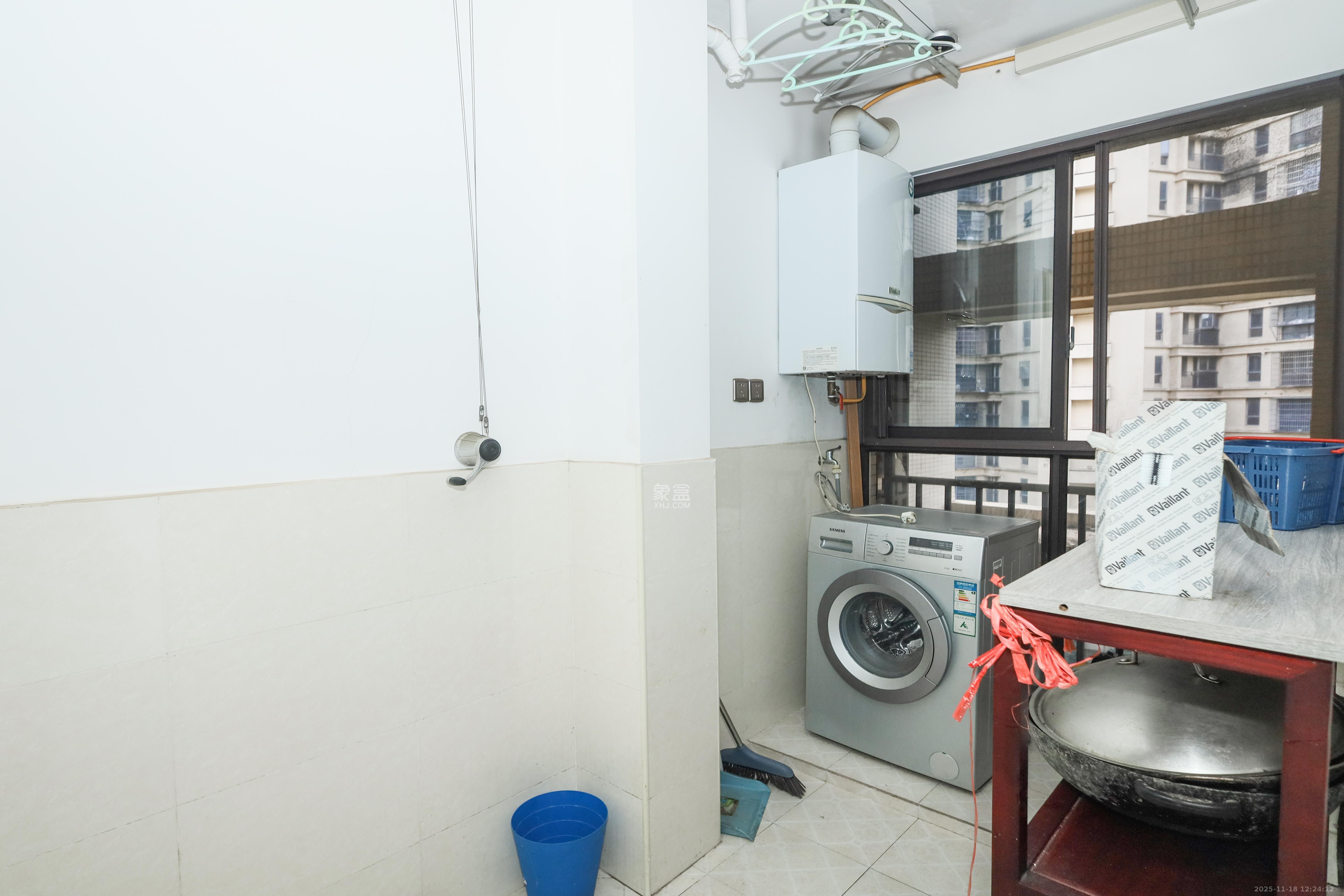 保利麓谷林语D区 3室2厅2卫 199.0万 保利麓谷林语D区 3室2厅2卫 199.0万厨房