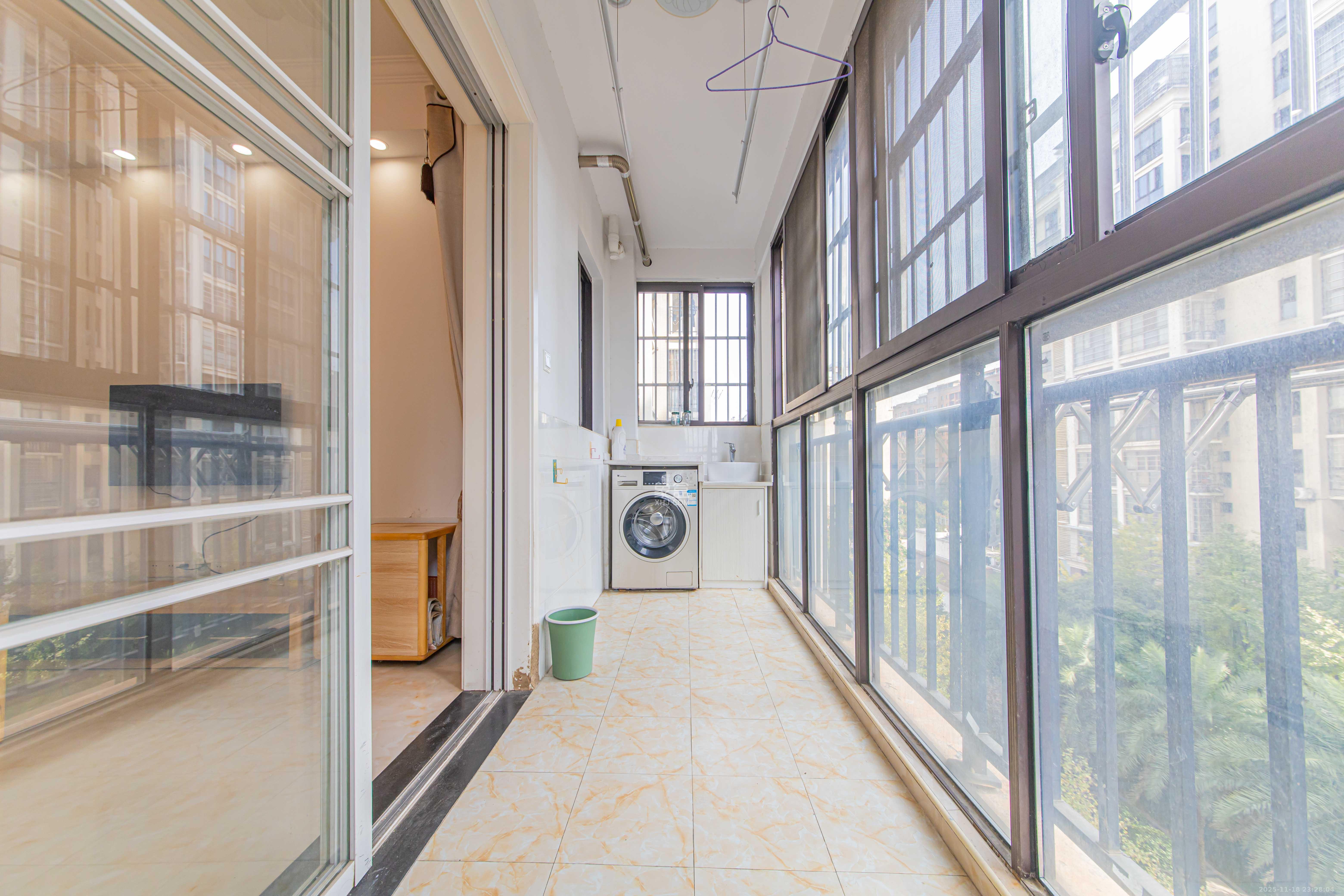 金房奥斯卡  2室2厅1卫    65.0万阳台