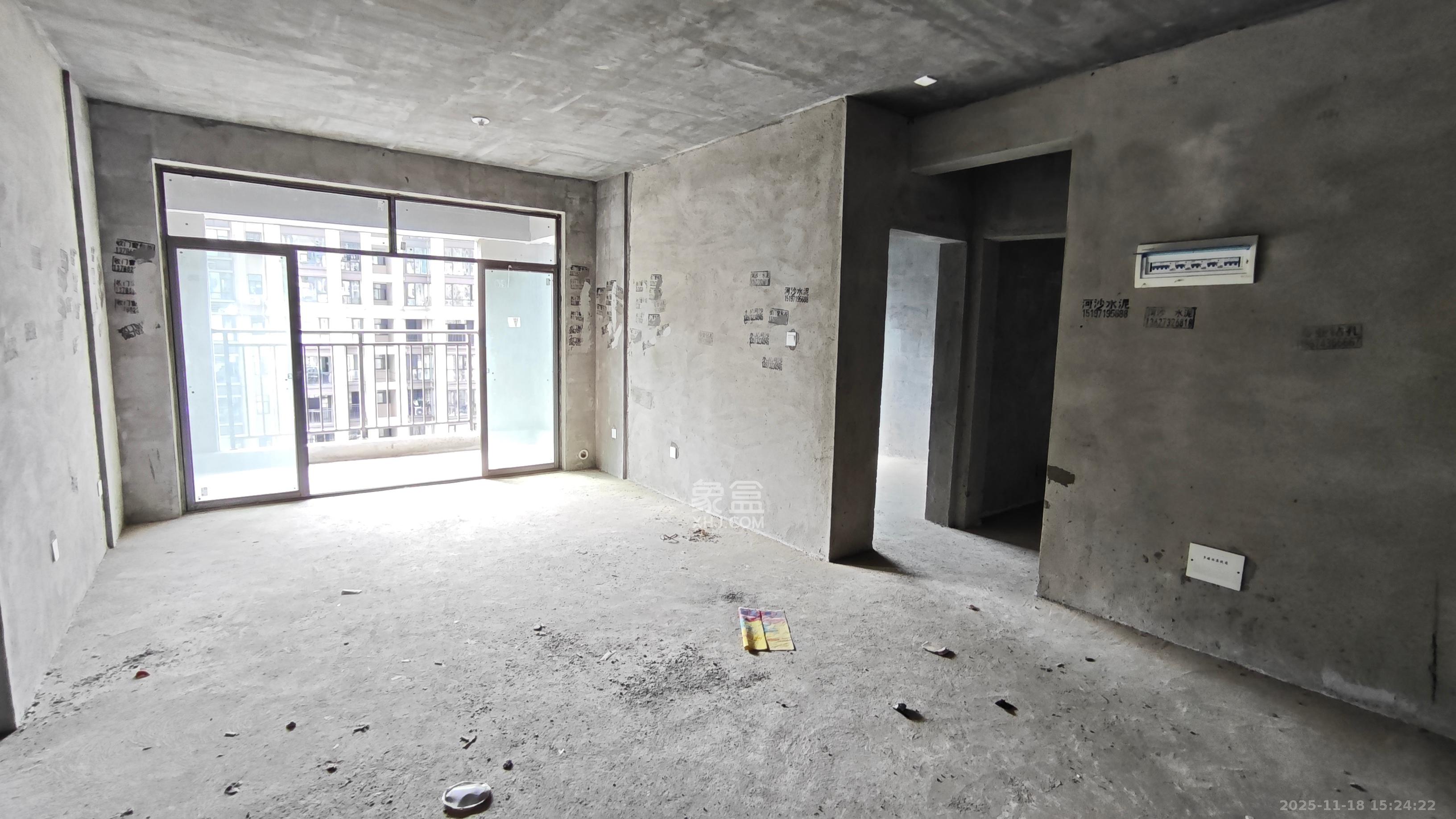 天元美居乐  3室2厅2卫    44.8万客厅