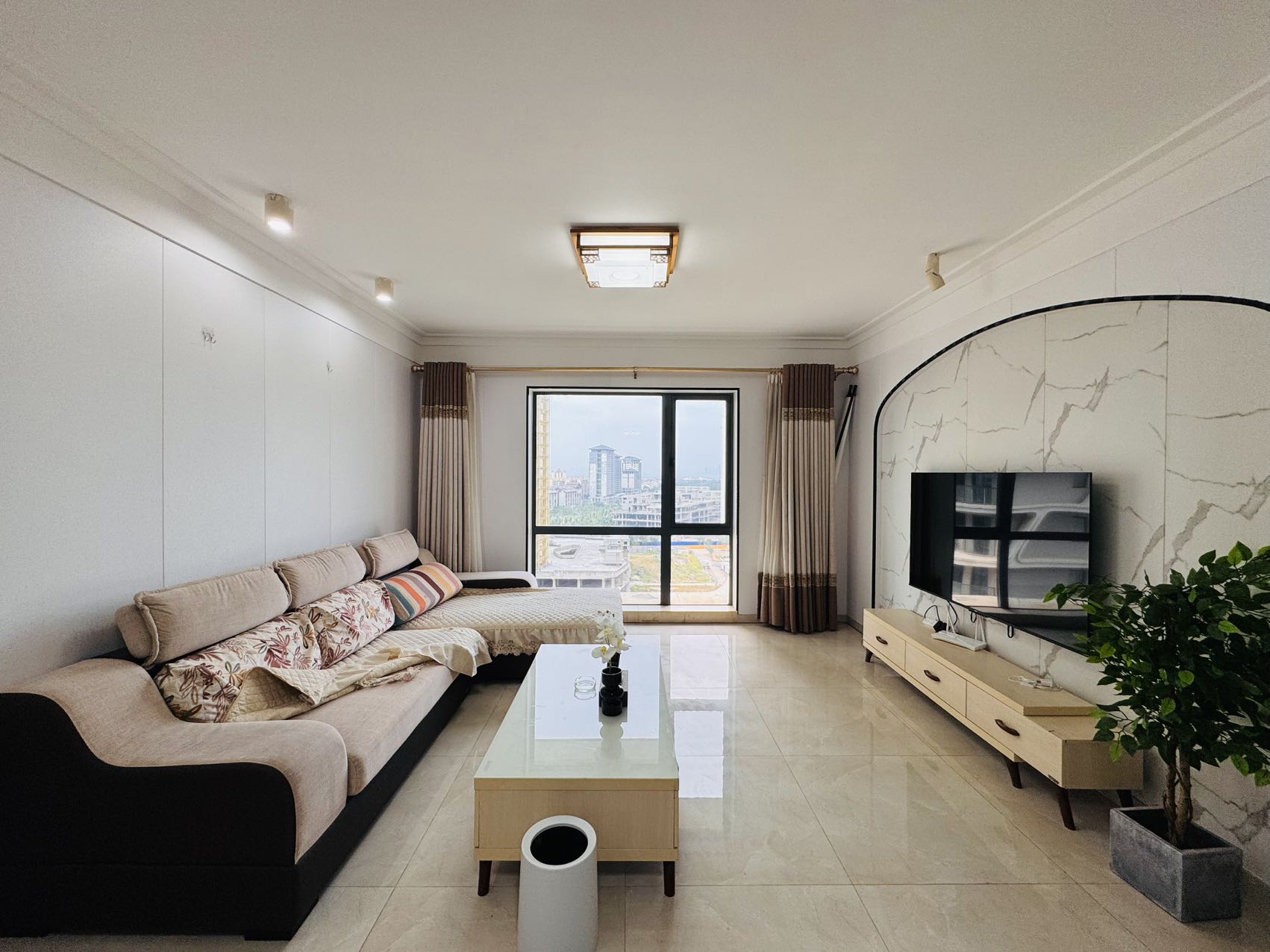 海域阳光(一二期) 2室2厅1卫 128.0万 海域阳光(一二期) 2室2厅1卫 128.0万室内图