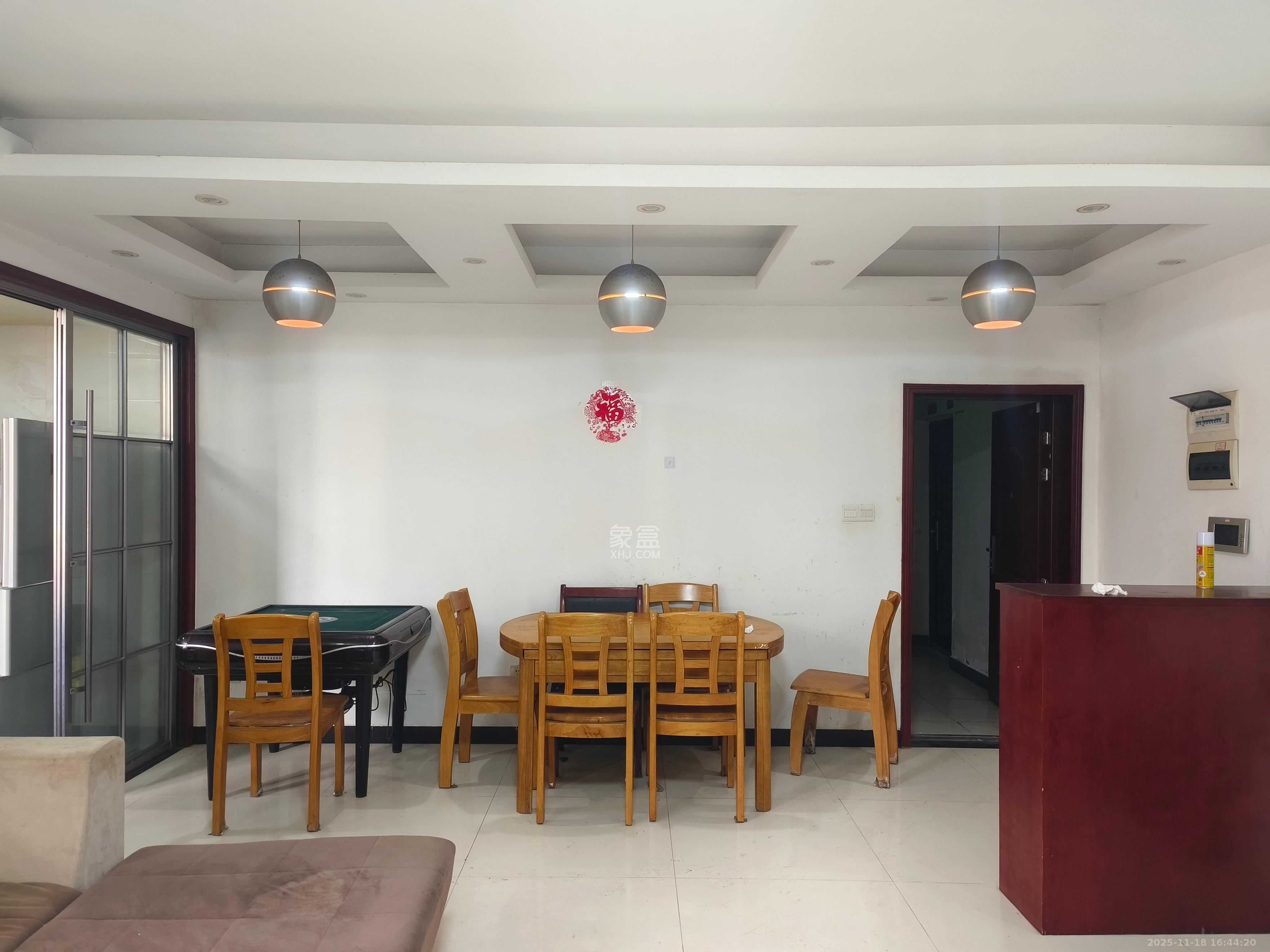 Cross尚公馆  3室2厅2卫    1600.0元/月