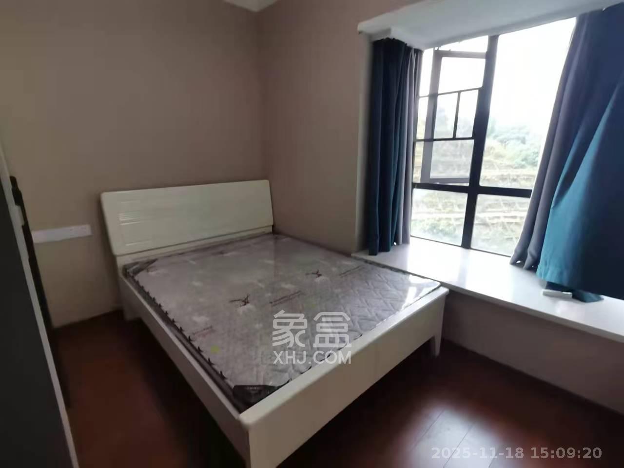 荣泰广场  3室2厅1卫    2600.0元/月室内图1