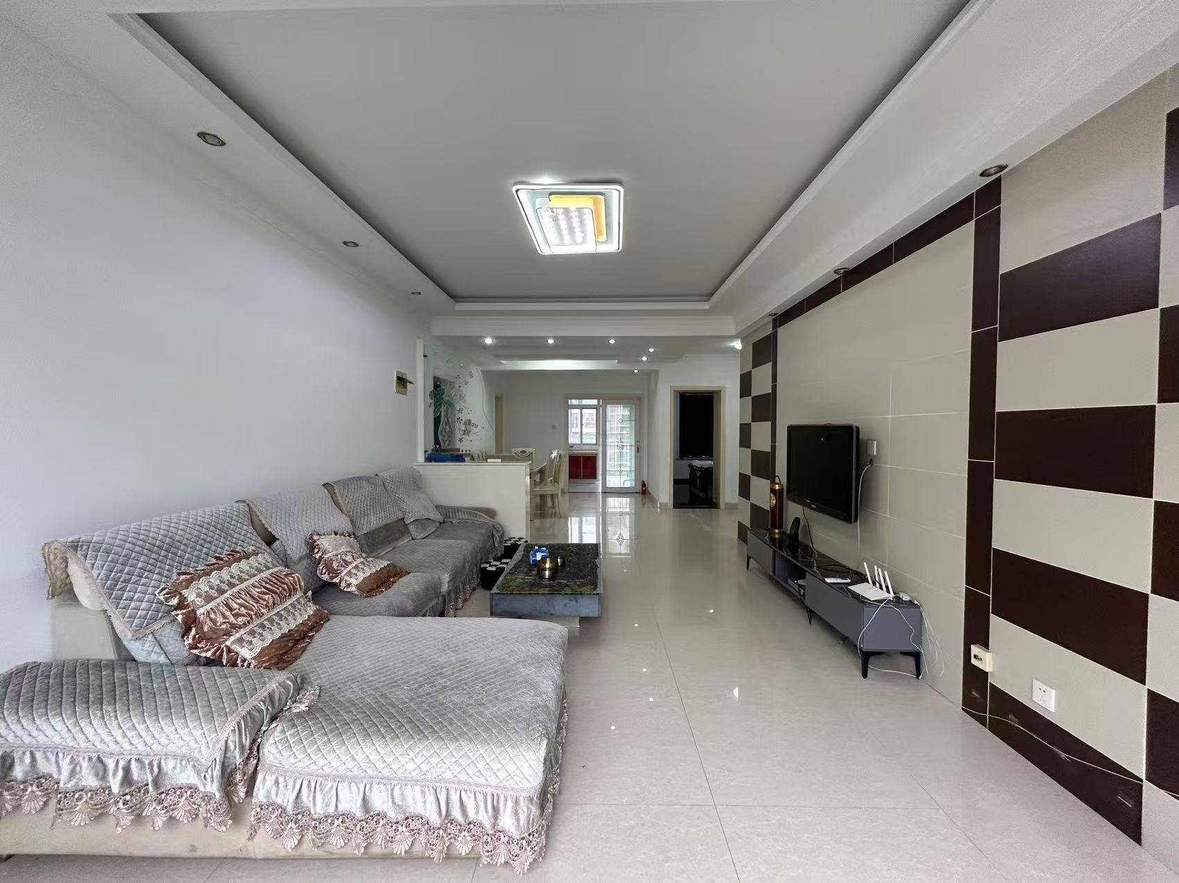 庐山恋 3室2厅2卫 58.8万 庐山恋 3室2厅2卫 58.8万室内图