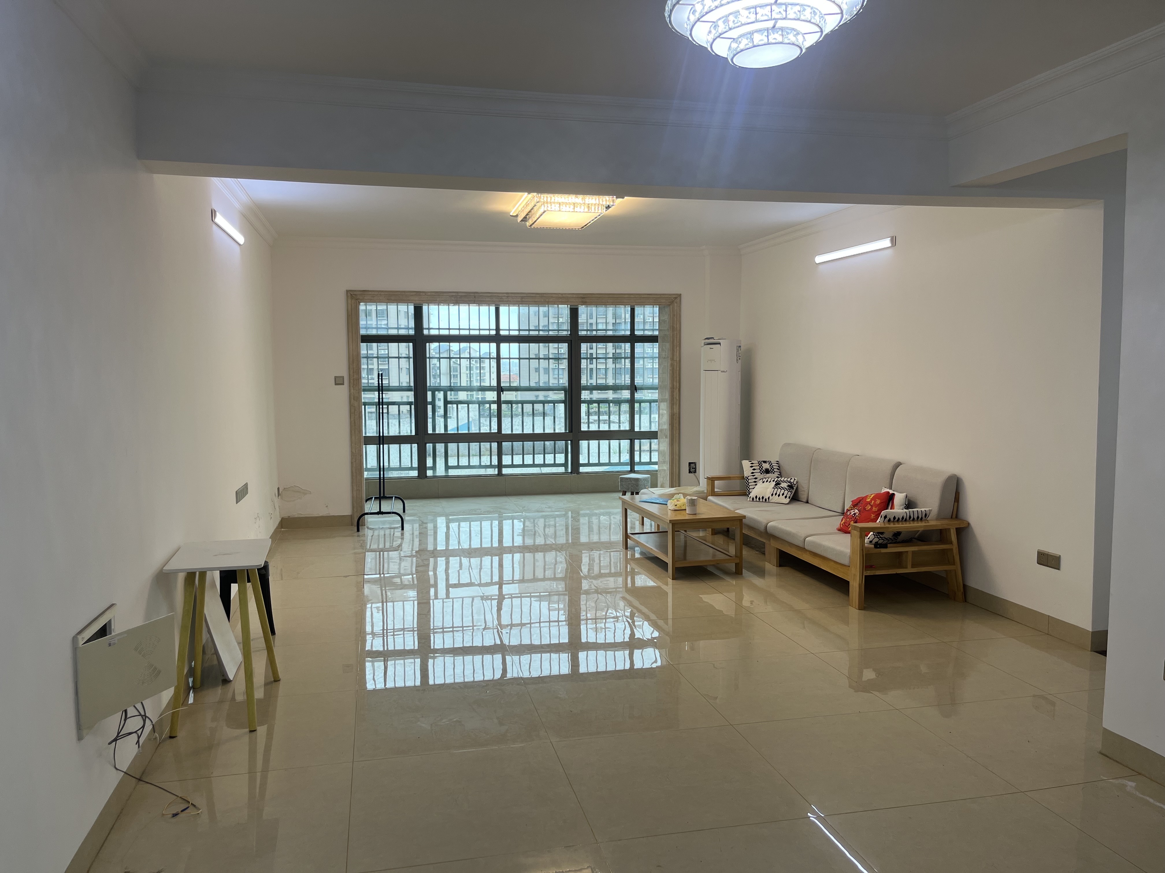 滨江宝恒  4室2厅2卫    3300.0元/月