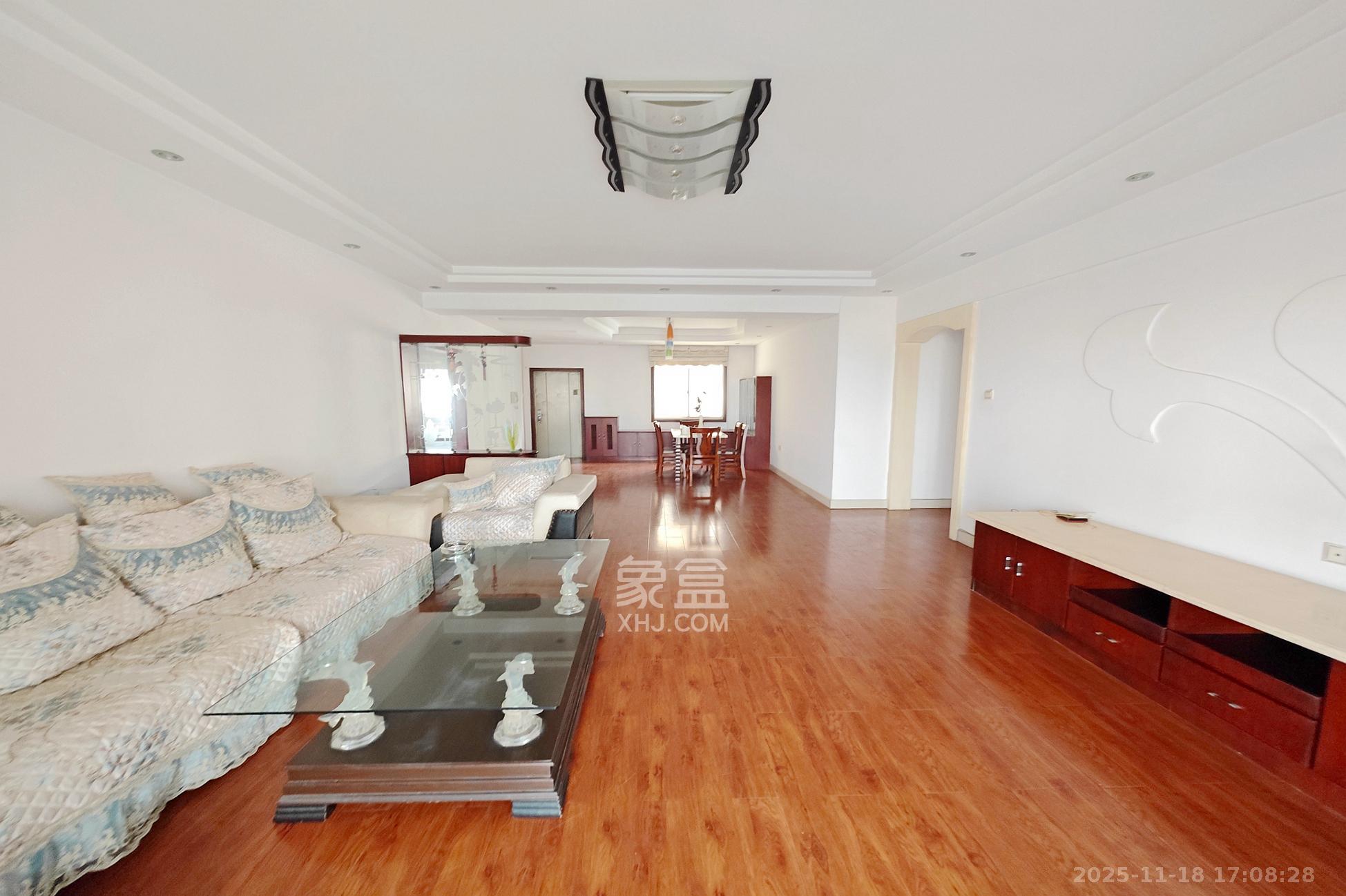 一心花苑  4室2厅2卫    157.5万