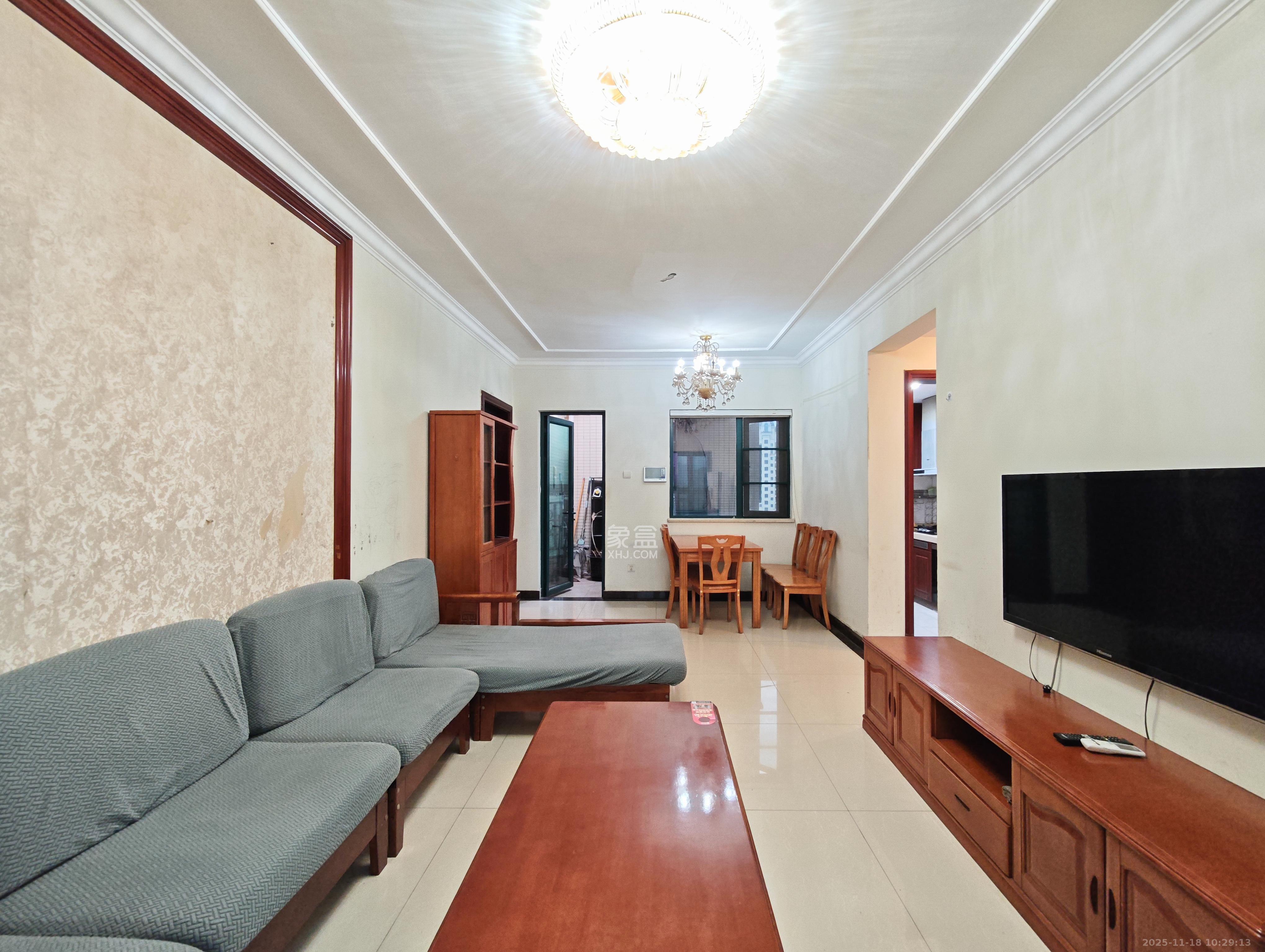 恒大城  3室2厅2卫    65.0万客厅