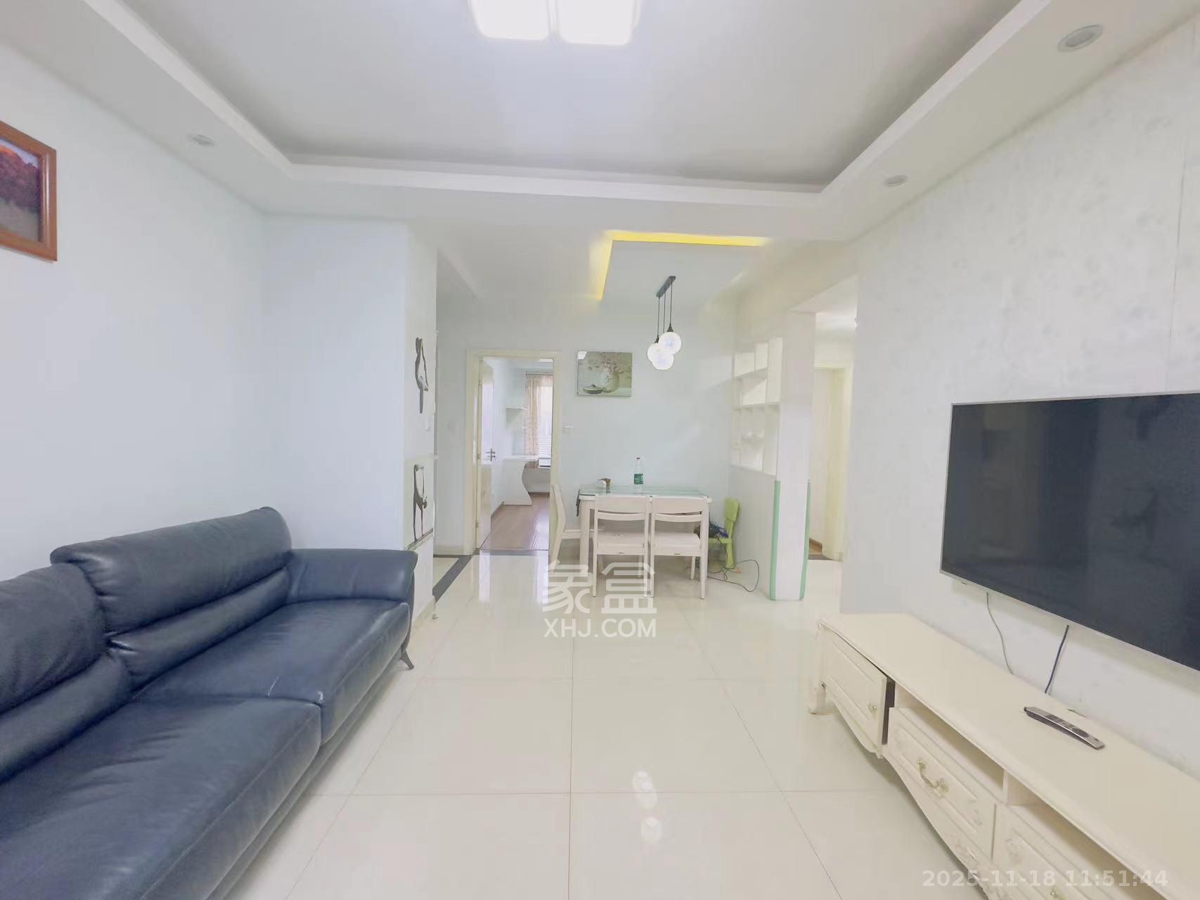 荣盛花语馨苑 3室2厅1卫 2300.0元/月 荣盛花语馨苑 3室2厅1卫 2300.0元/月室内图