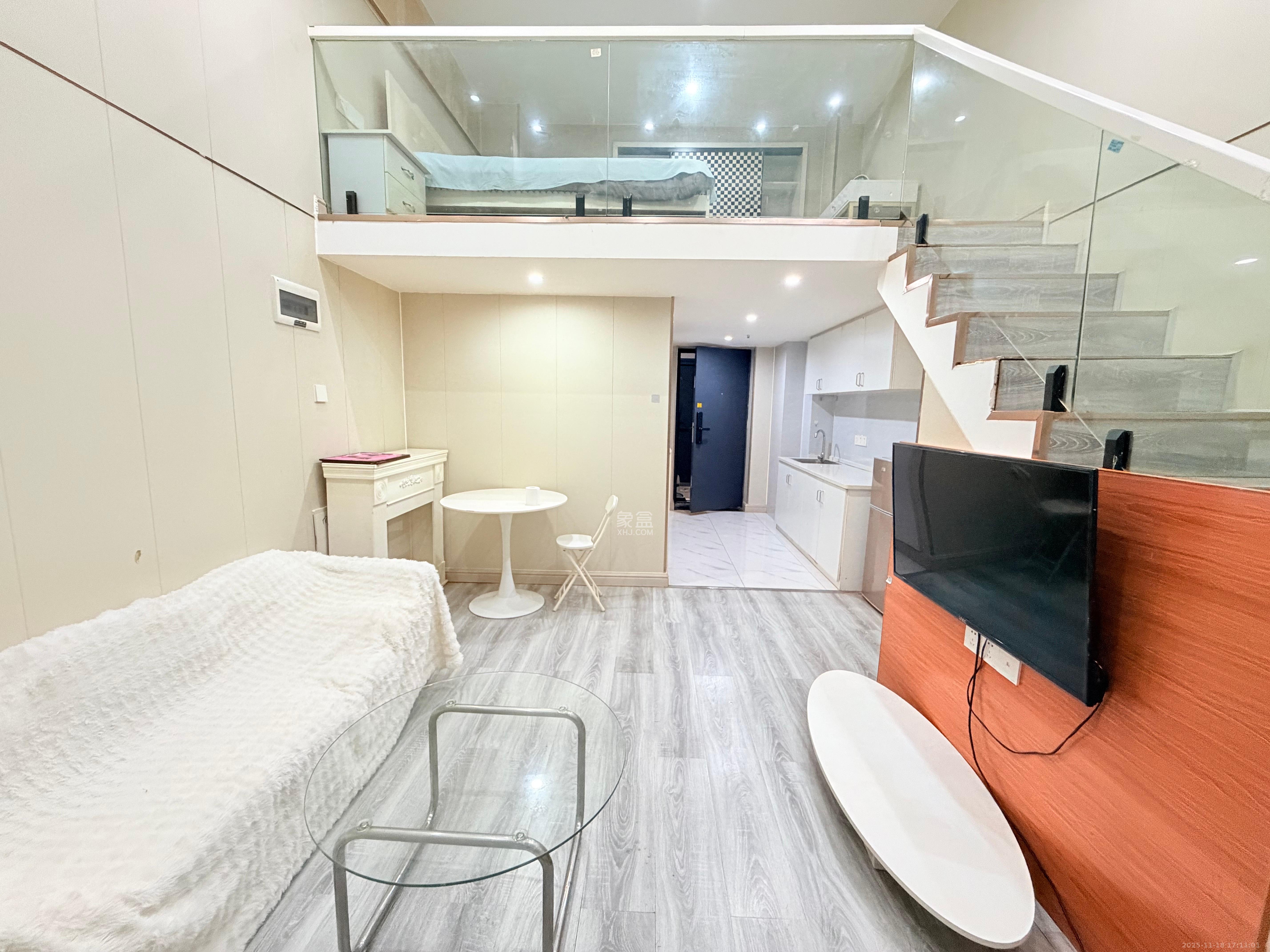 芙蓉万国城MOMA（卓越汇富苑）  1室1厅1卫    1800.0元/月