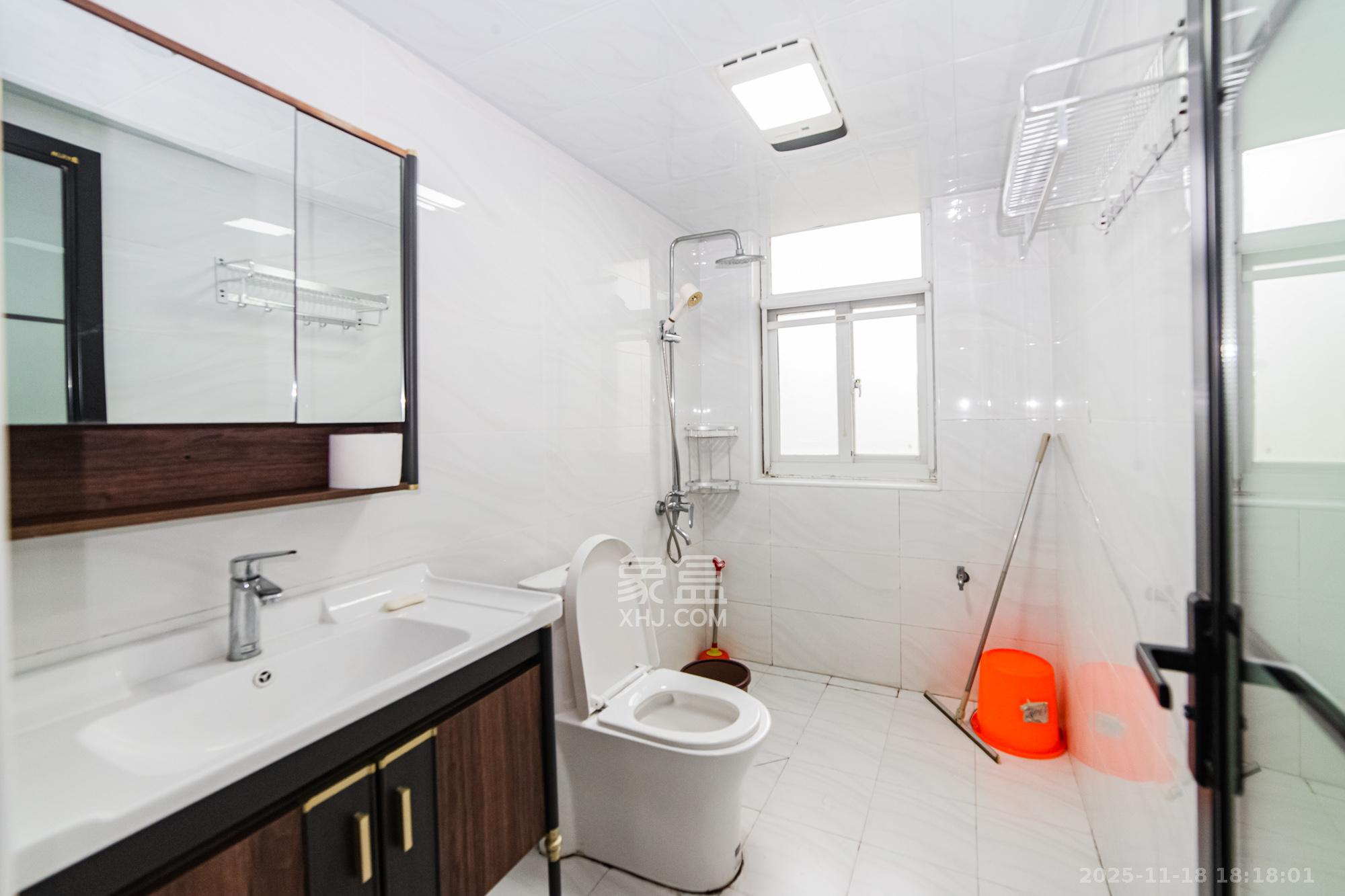 北辰三角洲C2区  3室2厅2卫    170.0万卫生间