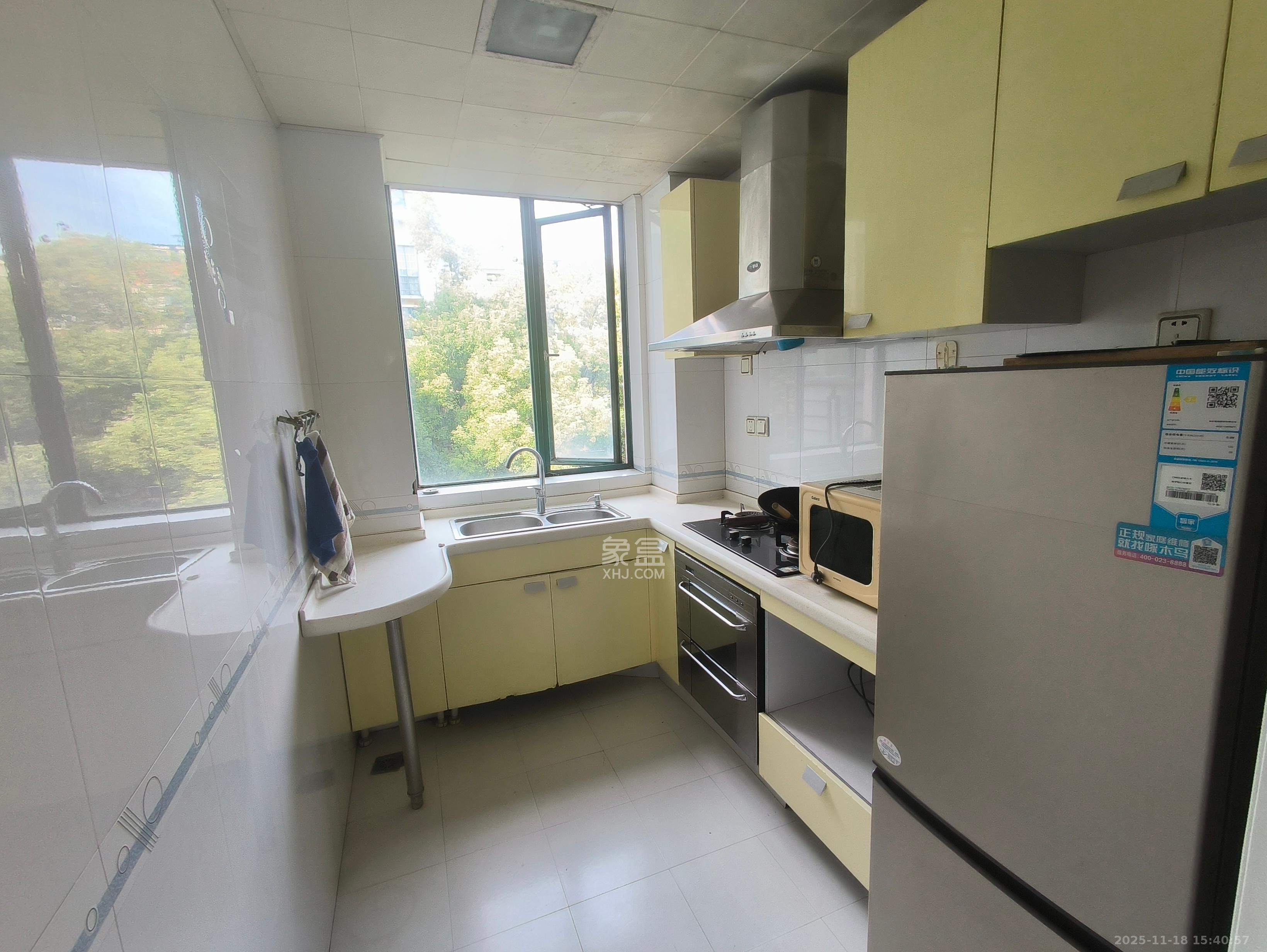 东方新城 3室2厅1卫 2400.0元/月 东方新城 3室2厅1卫 2400.0元/月室内图