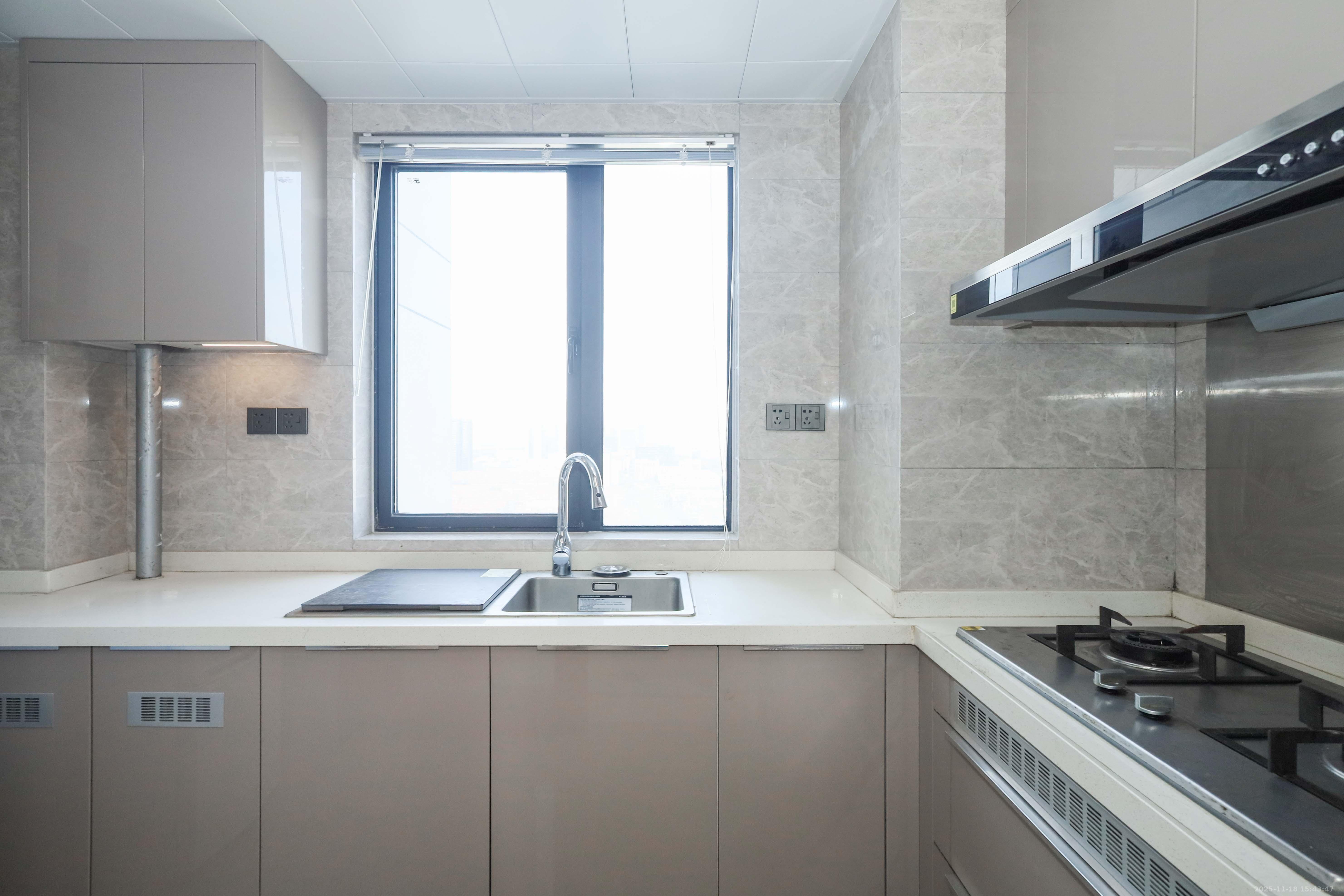 梅溪悦章  4室2厅2卫    135.0万厨房