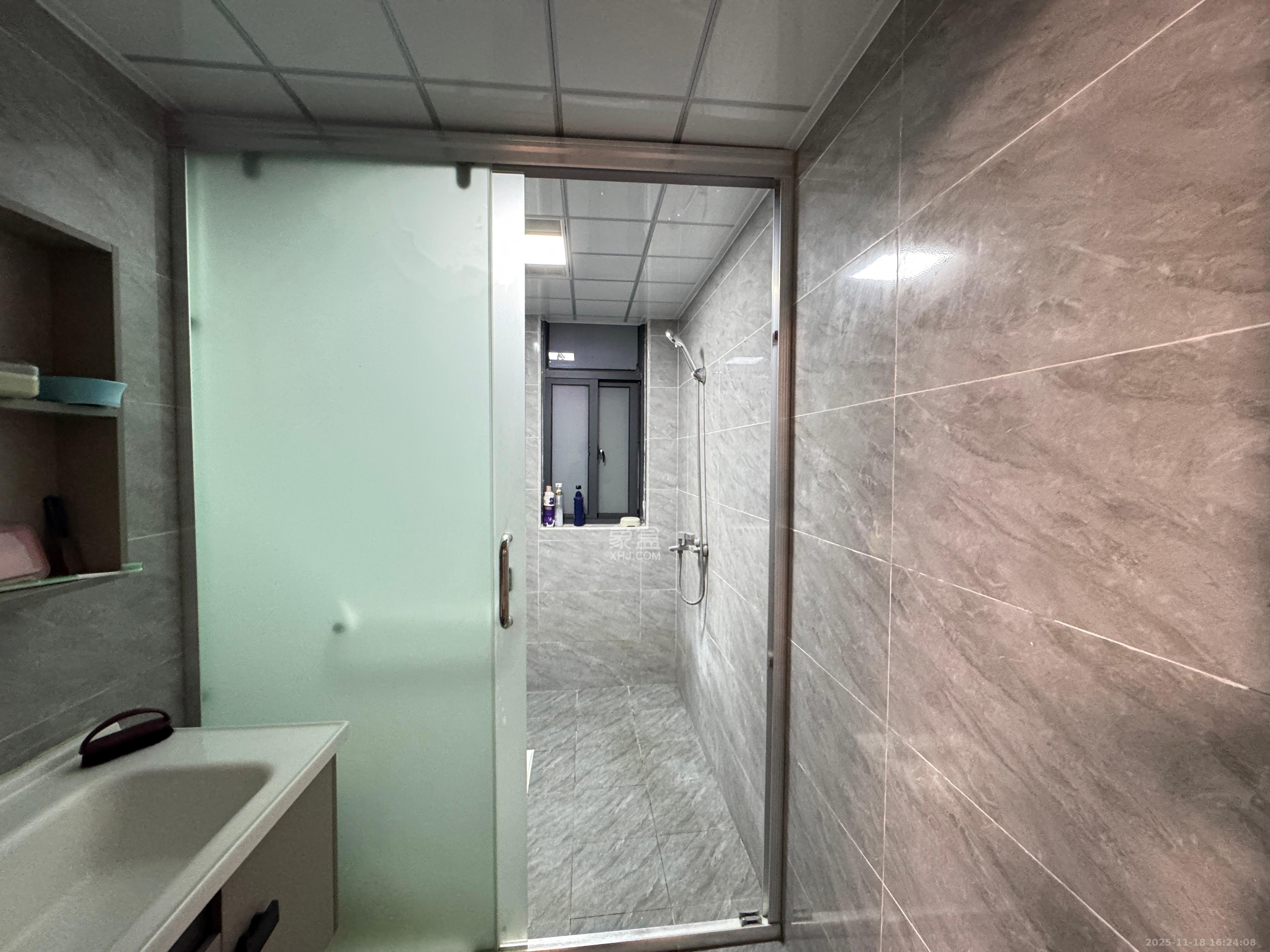 振业城三期  4室2厅1卫    3200.0元/月室内图