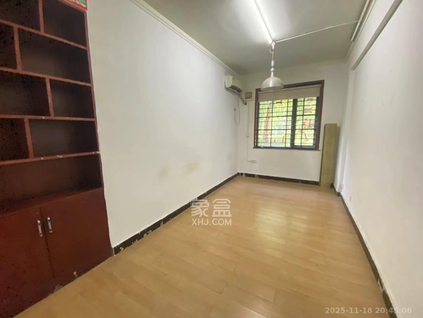 长房东郡  3室1厅2卫    3800.0元/月室内图