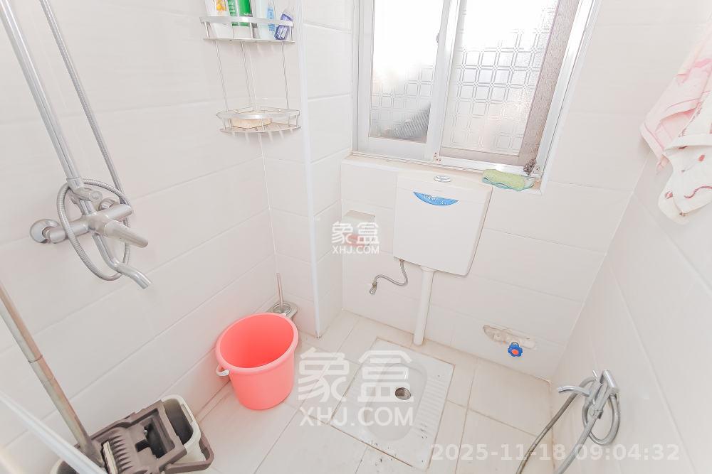 南建公寓  3室2厅2卫    2000.0元/月室内图