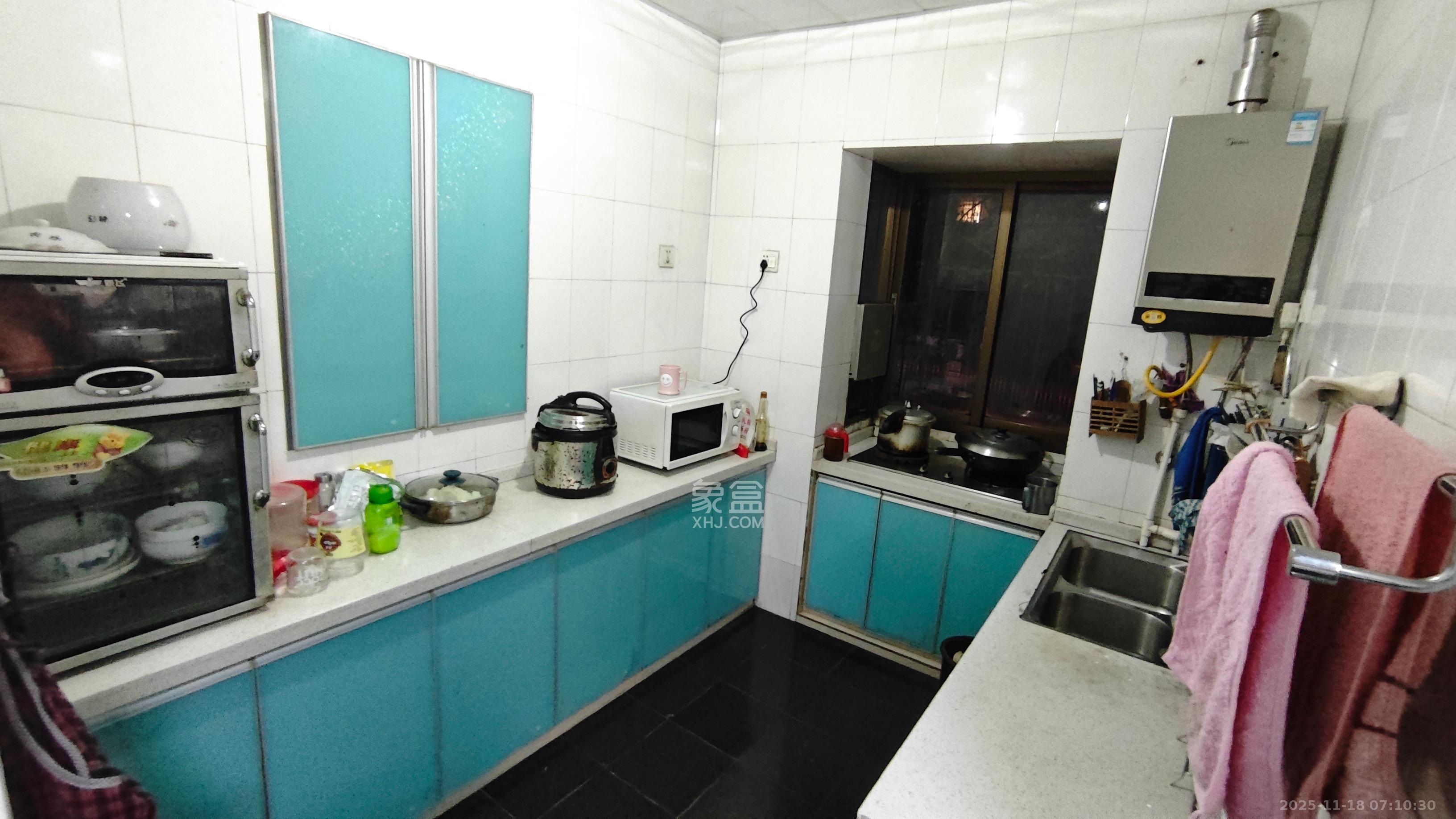 解放村  3室1厅1卫    28.0万客厅