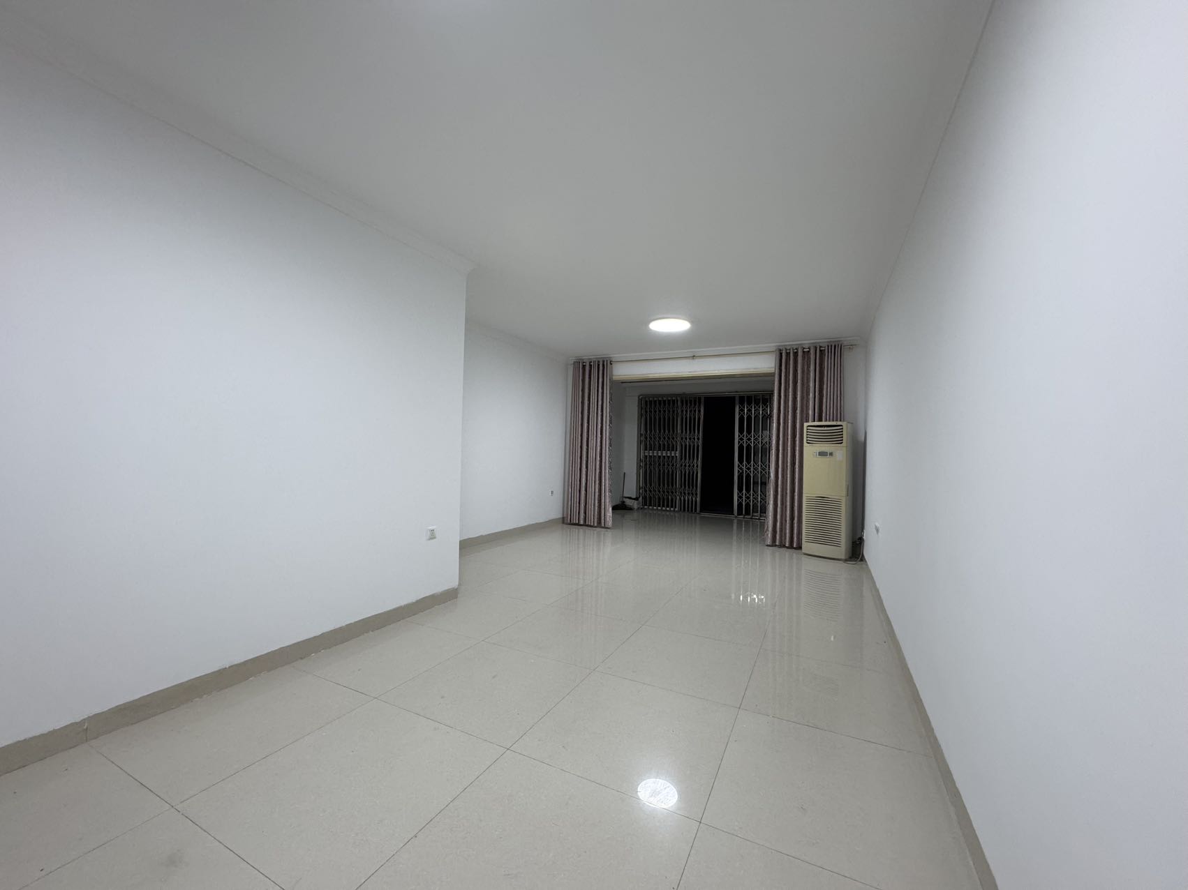 龙洲馨苑 3室2厅2卫 1800.0元/月 龙洲馨苑 3室2厅2卫 1800.0元/月室内图