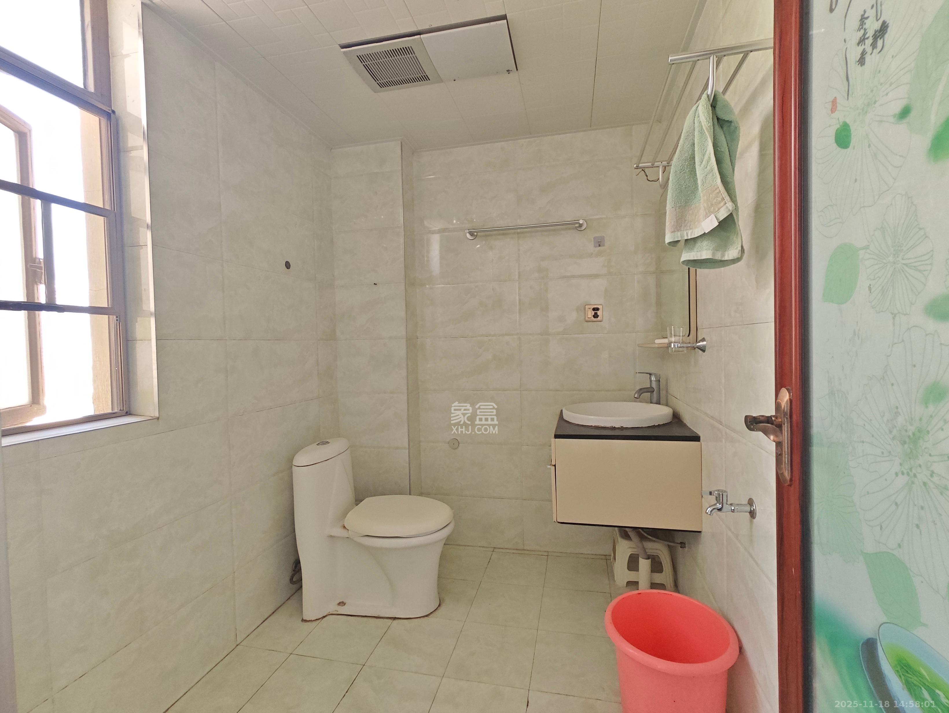 米兰春天  4室2厅2卫    2000.0元/月室内图