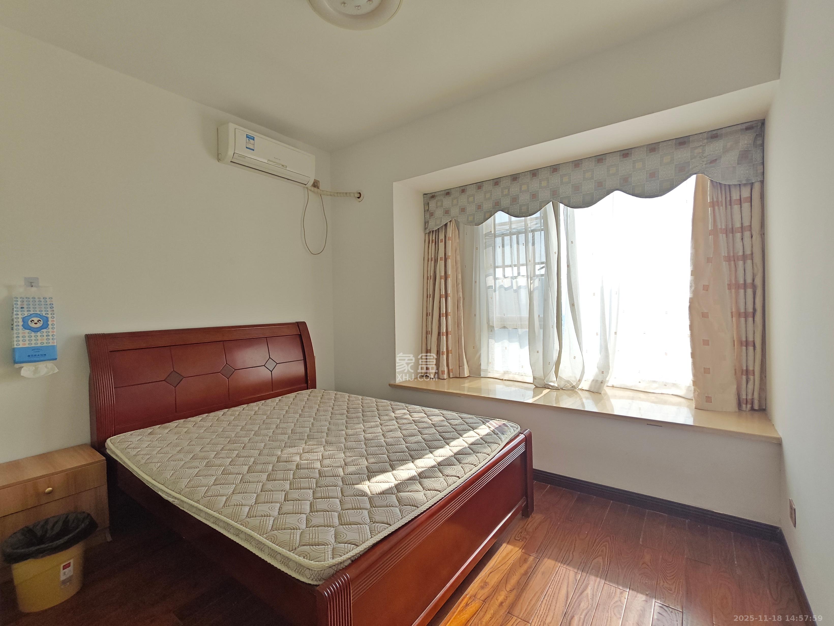 米兰春天  4室2厅2卫    2000.0元/月室内图