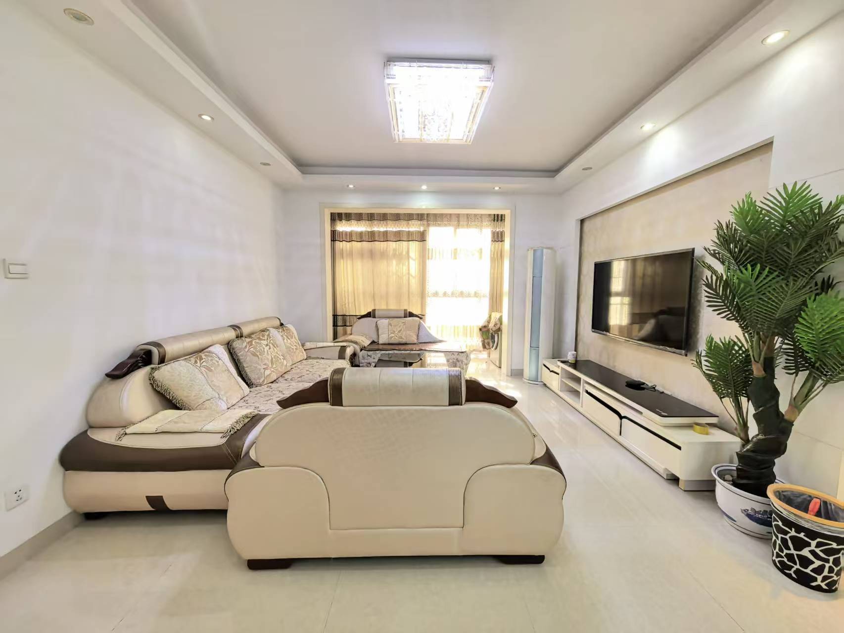 香格里拉  3室2厅2卫    63.8万