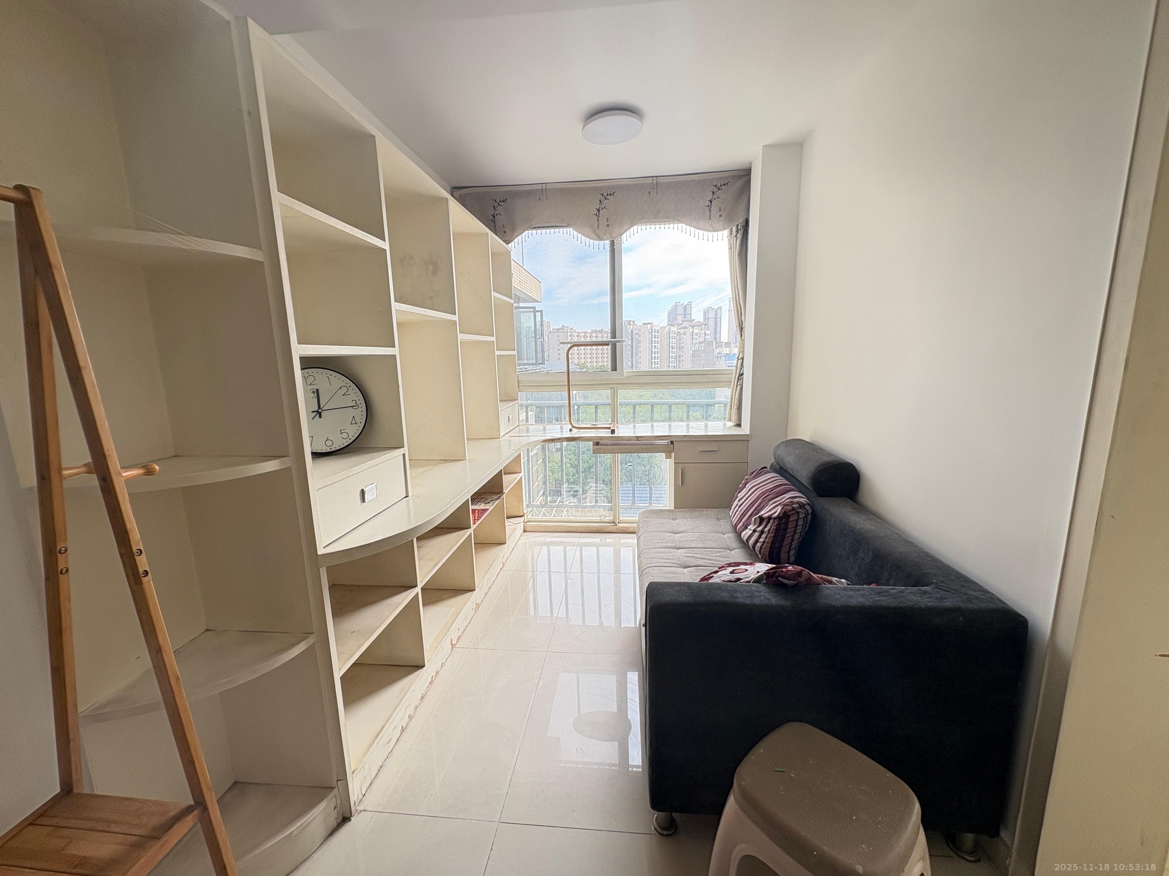 山水湾 1室2厅1卫 1600.0元/月 山水湾 1室2厅1卫 1600.0元/月室内图