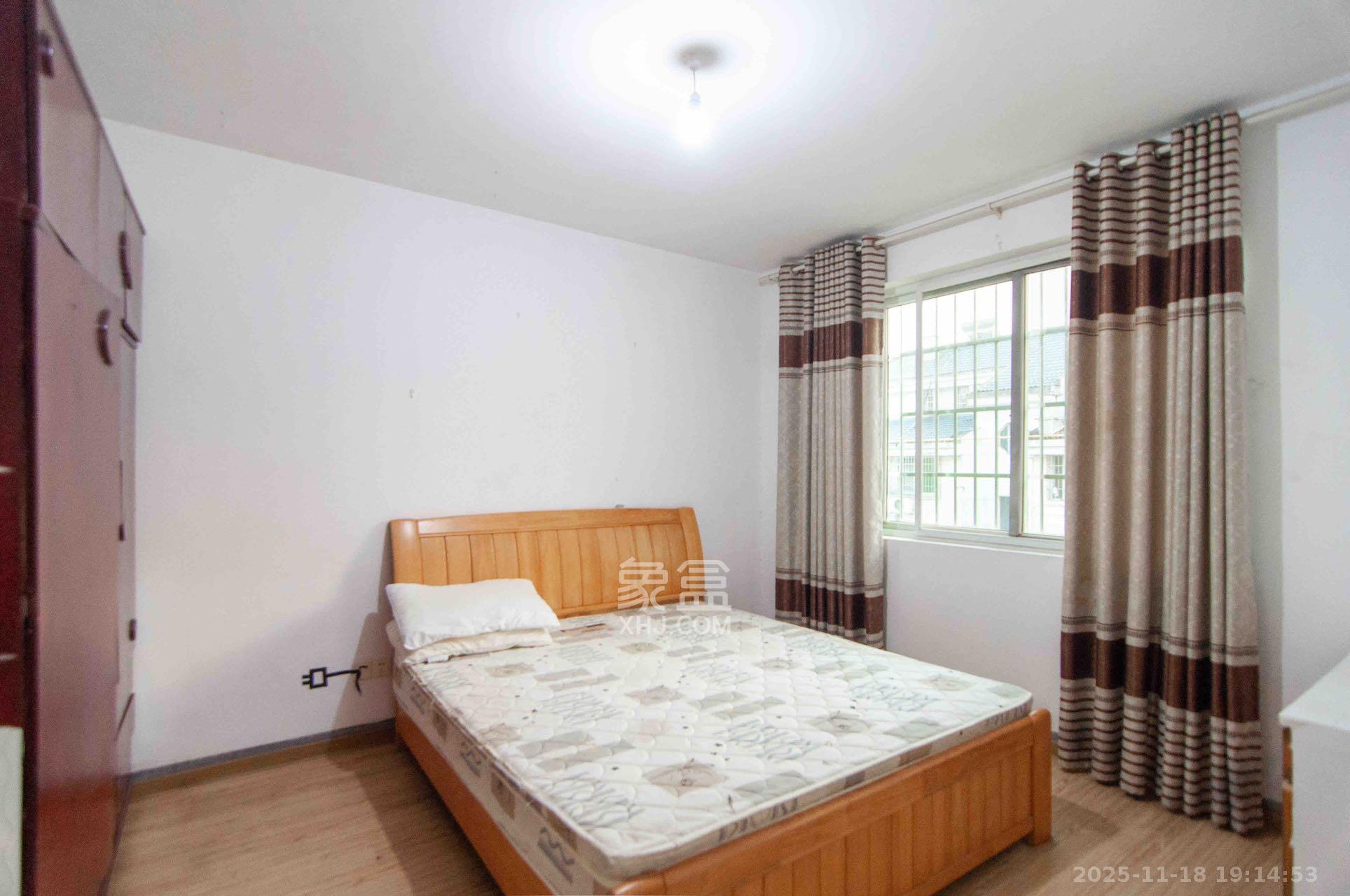 恩瑞麓山名园（龙王港小区）  3室2厅2卫    1900.0元/月室内图