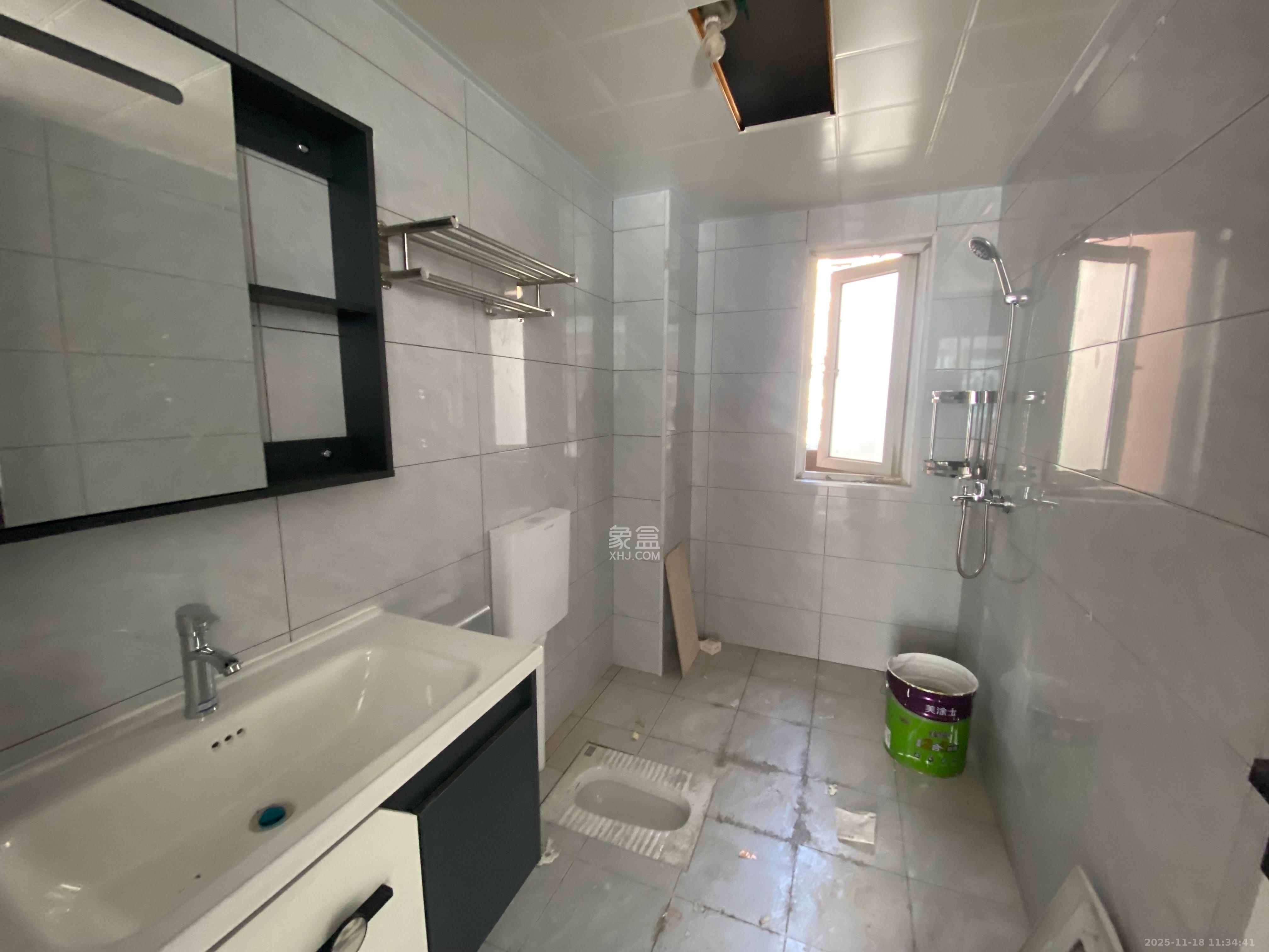 新城国际花都  3室2厅2卫    2000.0元/月室内图