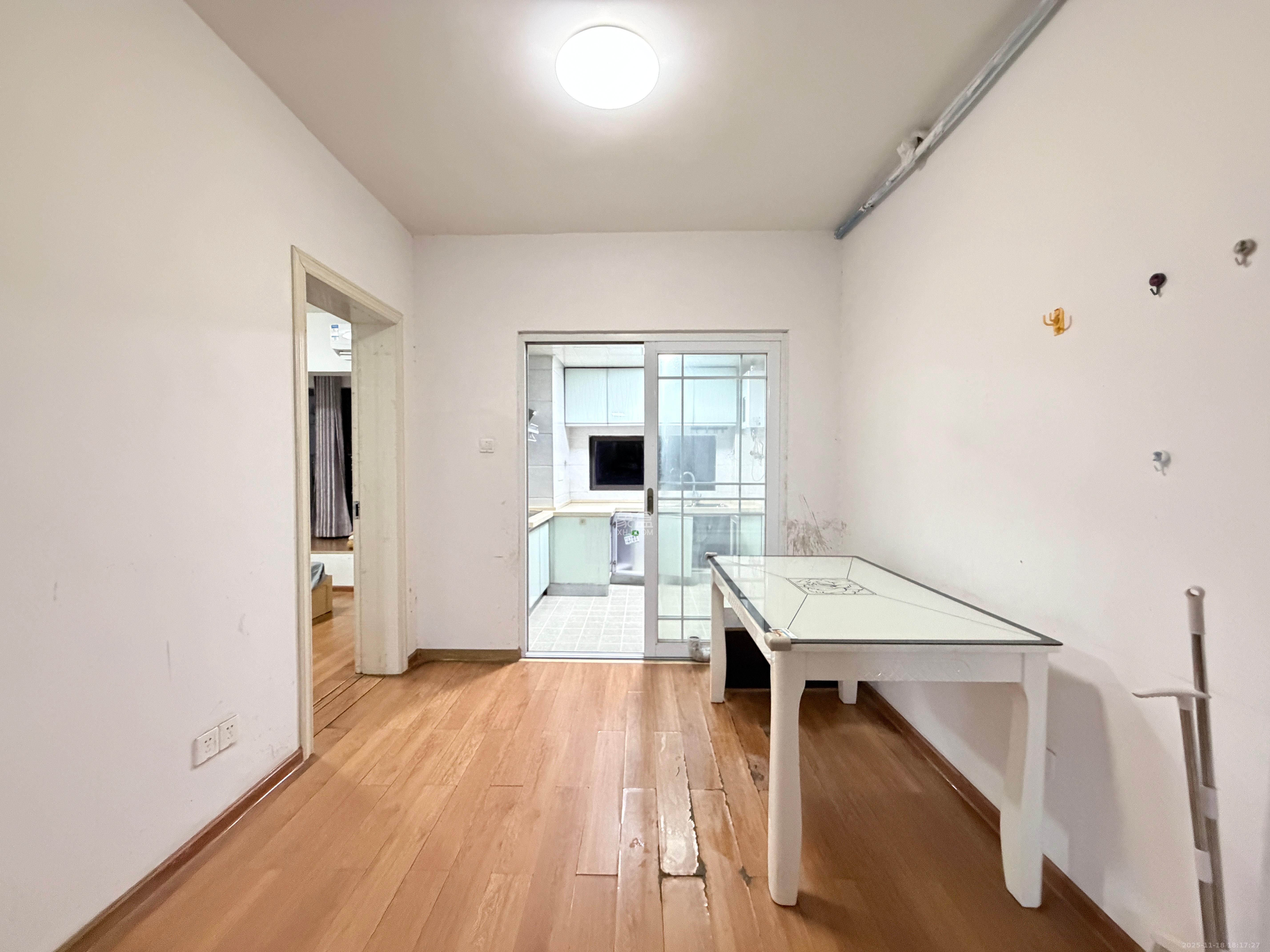 绿地中央广场 3室2厅1卫 2500.0元/月 绿地中央广场 3室2厅1卫 2500.0元/月室内图